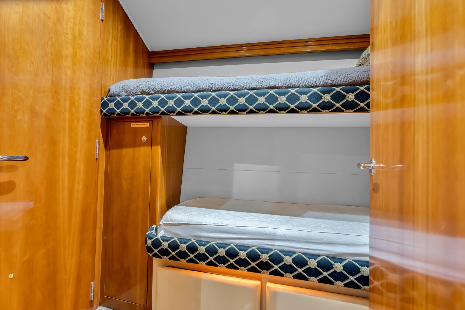 Brenda s III 55ft Hatteras Yacht For Sale