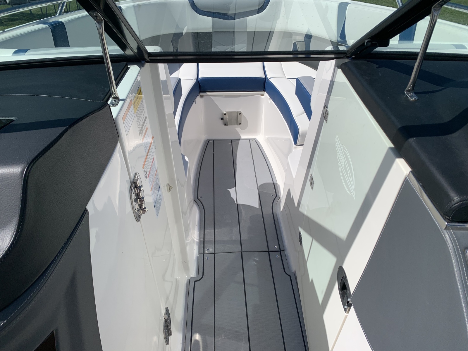 27' 2023 Chaparral 270 OSX