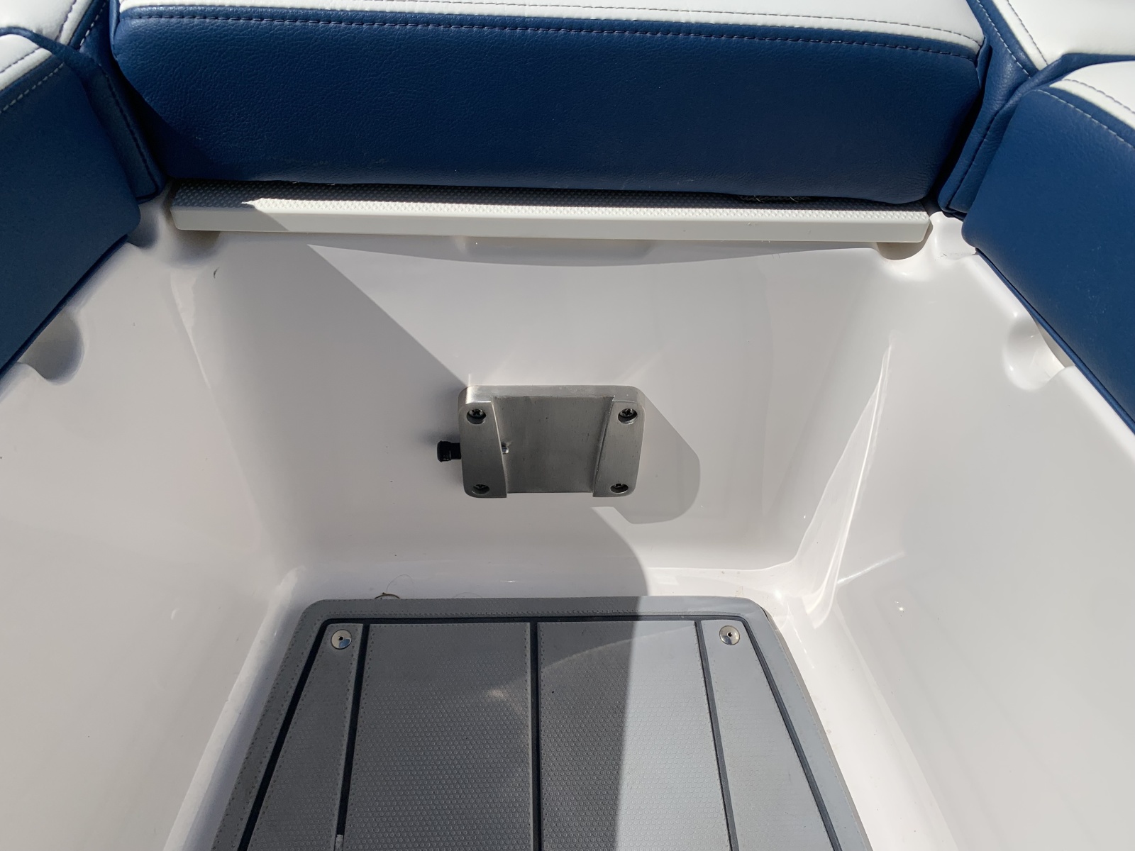 27' 2023 Chaparral 270 OSX