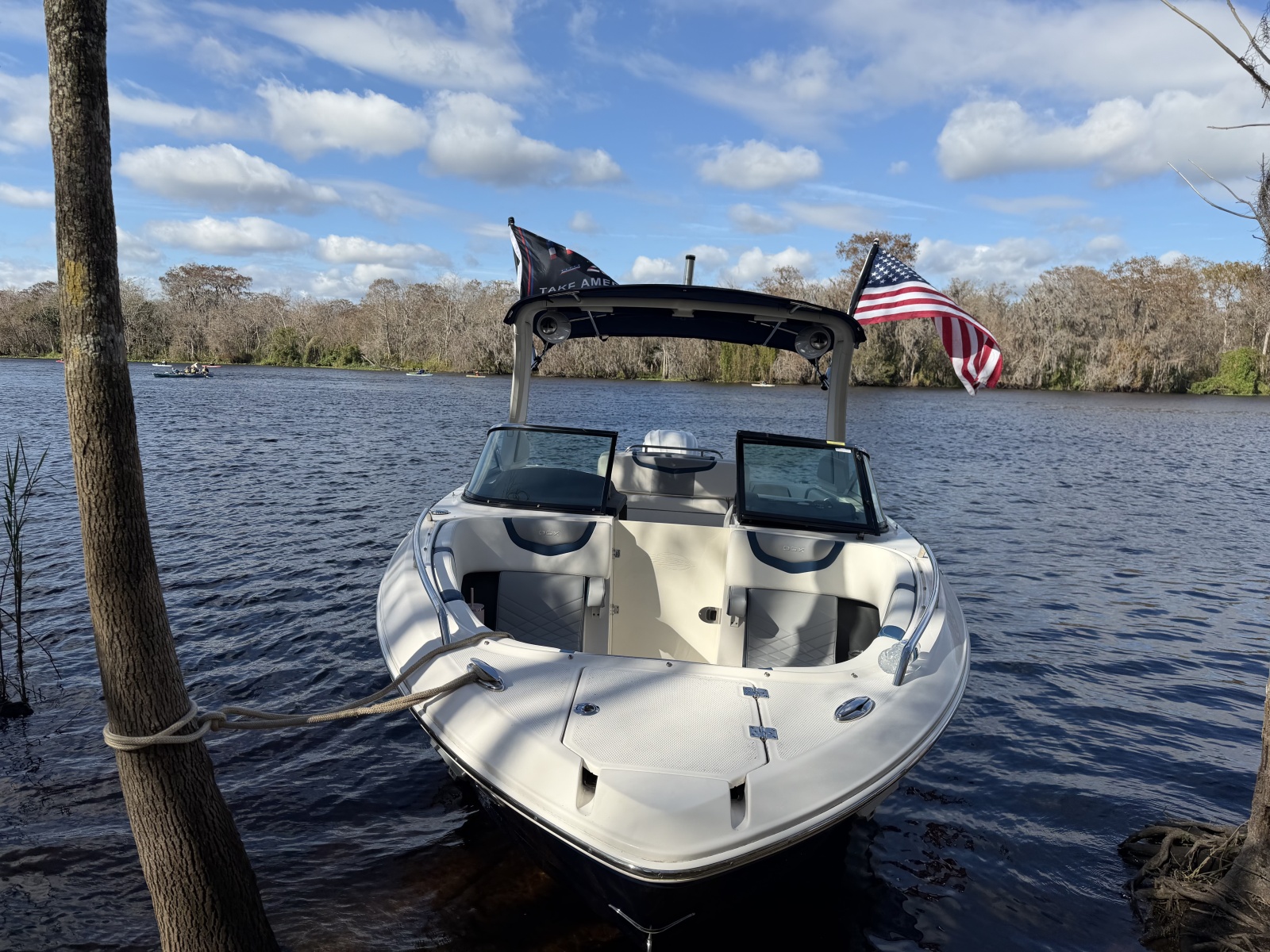27' 2023 Chaparral 270 OSX