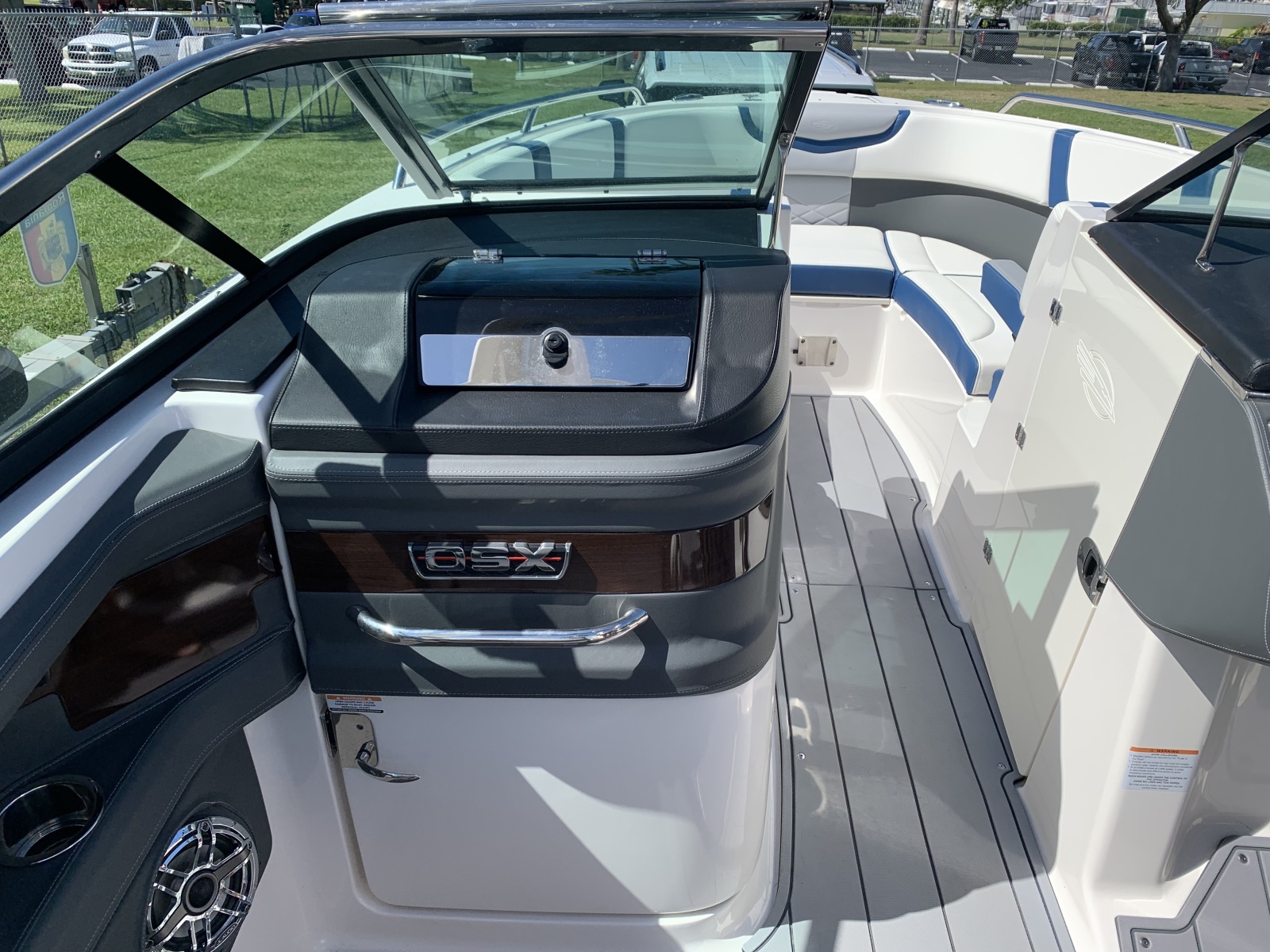 27' 2023 Chaparral 270 OSX