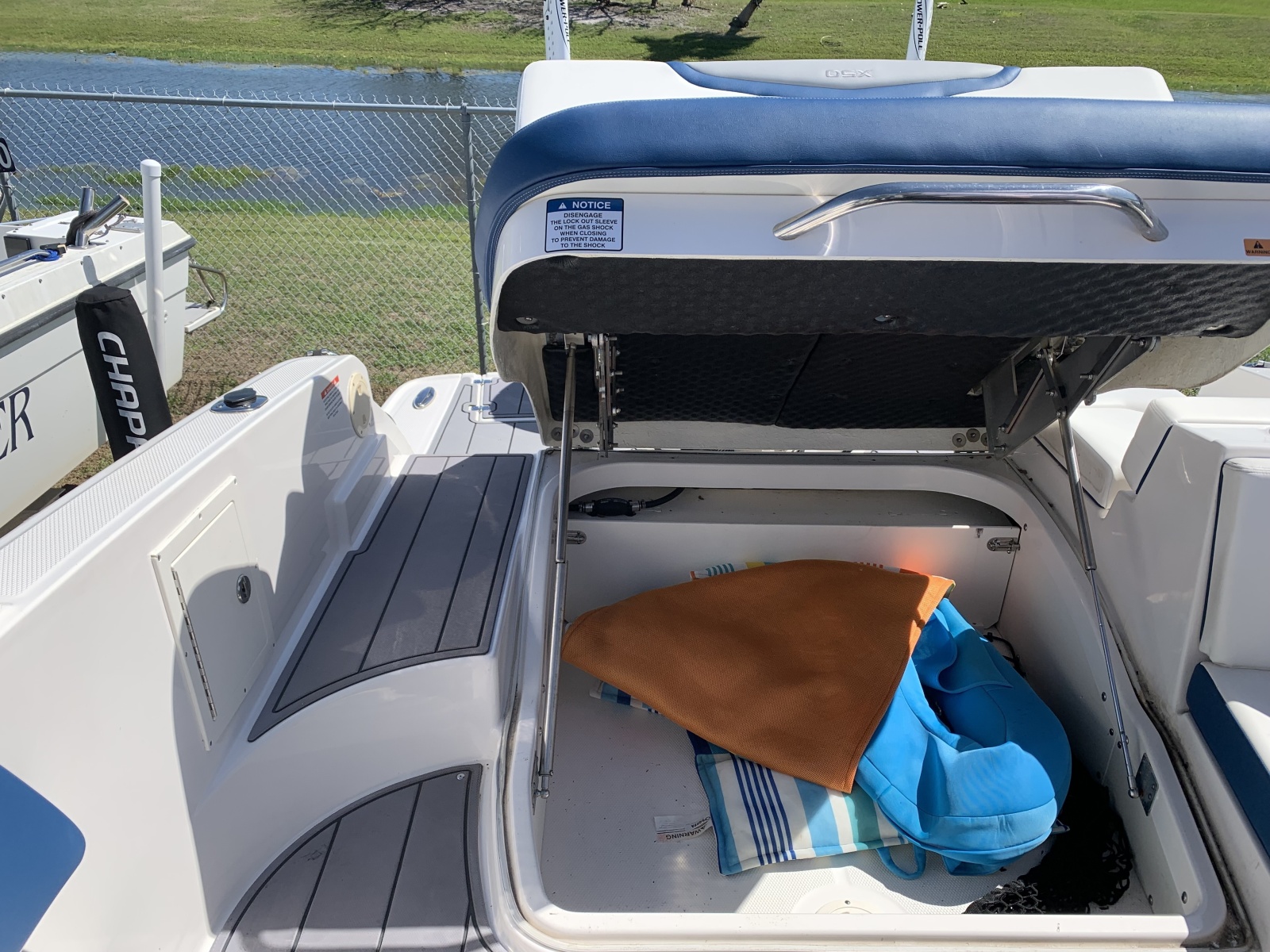 27' 2023 Chaparral 270 OSX