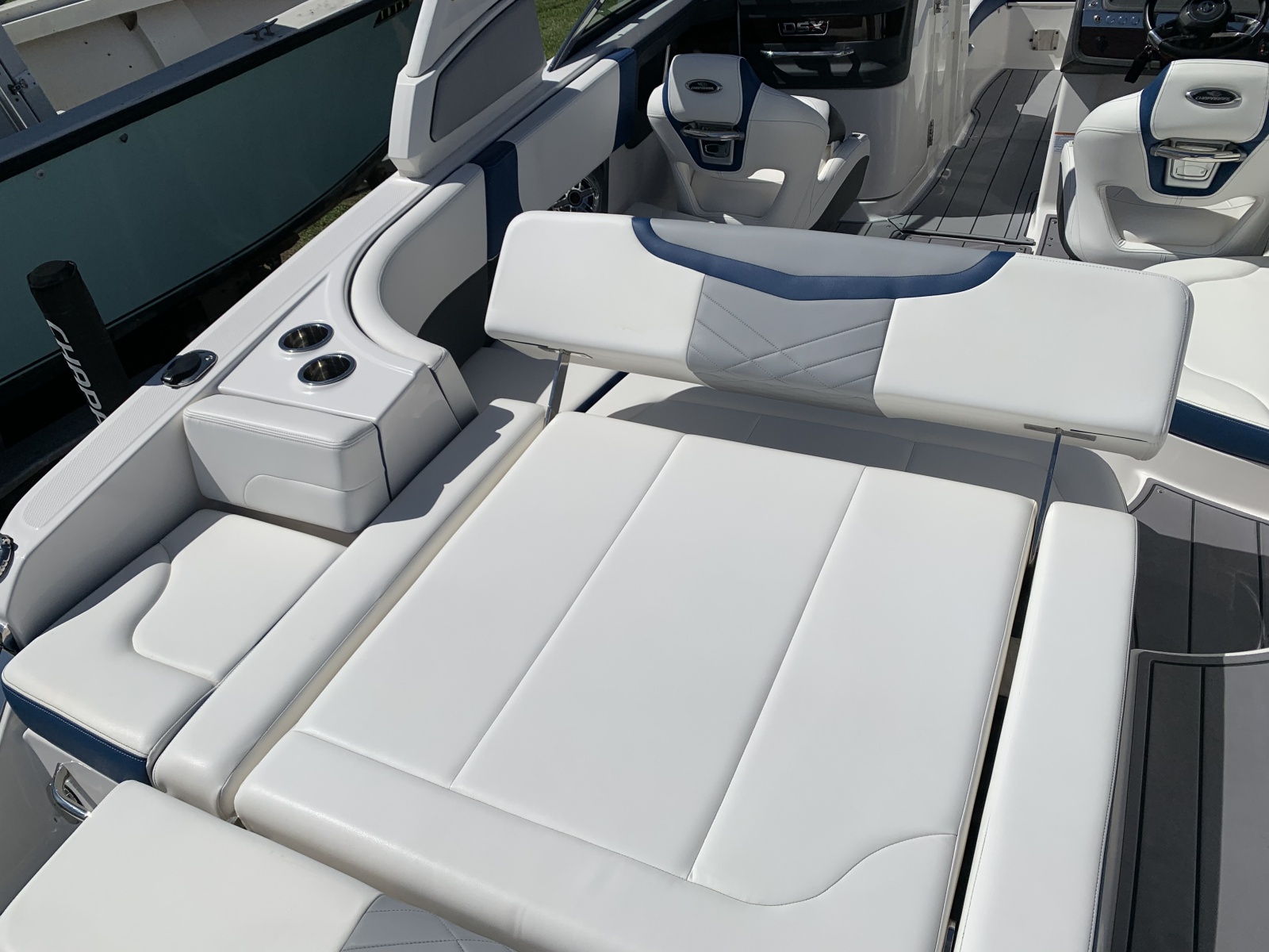 27' 2023 Chaparral 270 OSX