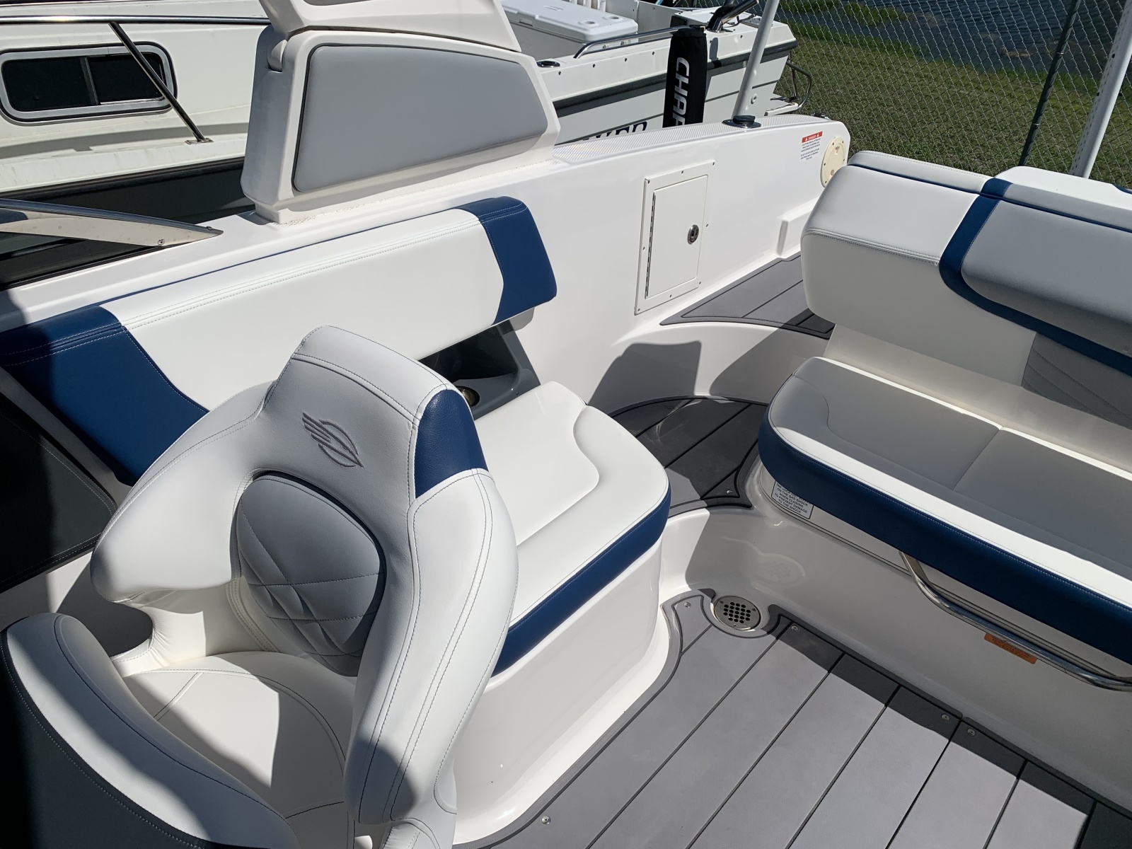 27' 2023 Chaparral 270 OSX