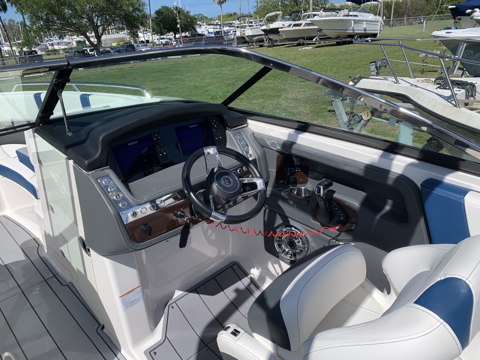 27' 2023 Chaparral 270 OSX