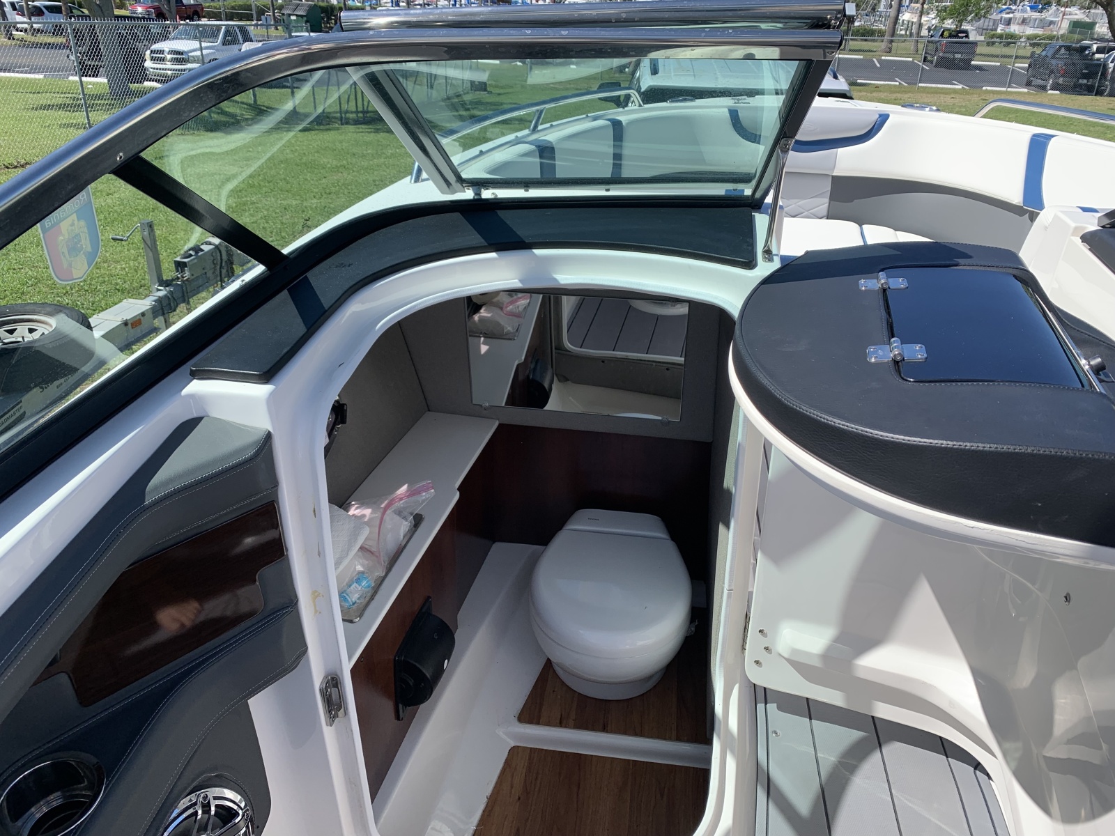 27' 2023 Chaparral 270 OSX