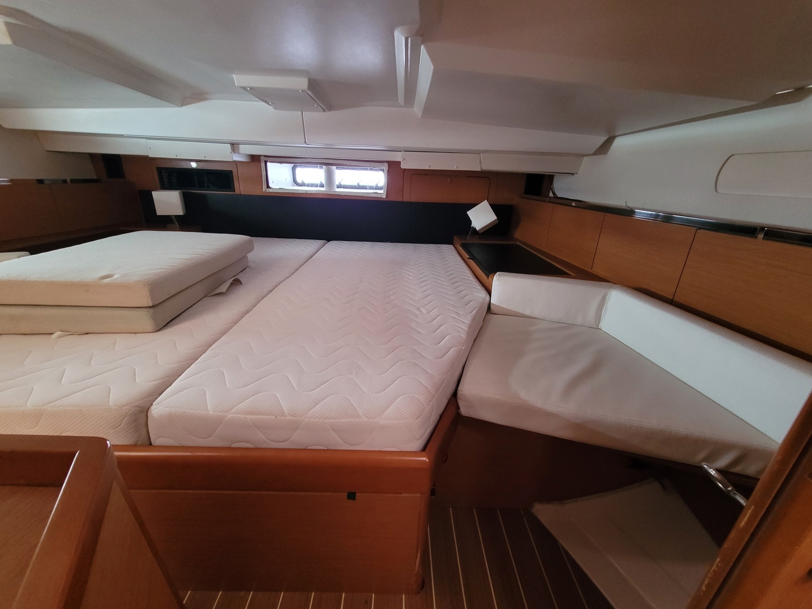 2017 Jeanneau Sun Odyssey 44 DS
