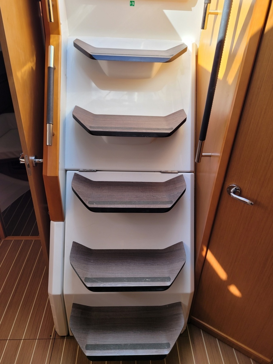 2017 Jeanneau Sun Odyssey 44 DS