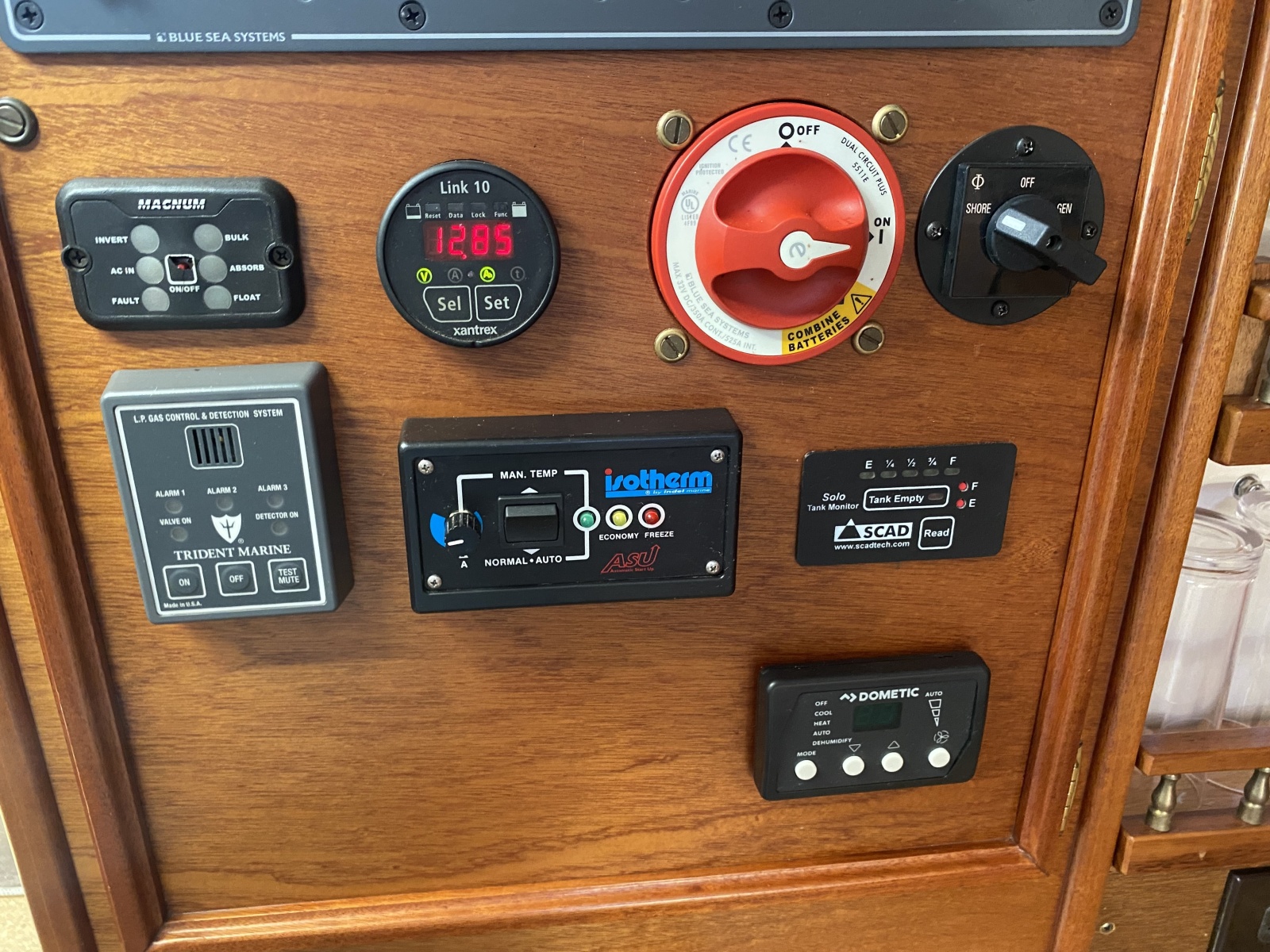 38' 2001 Tad Roberts 