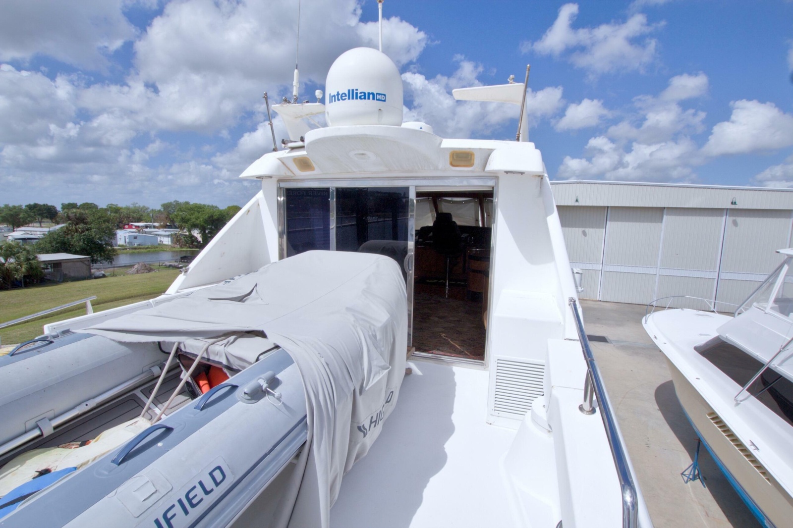 1998 Lazzara Yachts 76 Skylounge Grand Salon