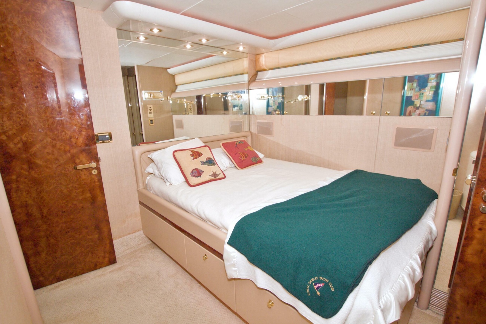1998 Lazzara Yachts 76 Skylounge Grand Salon