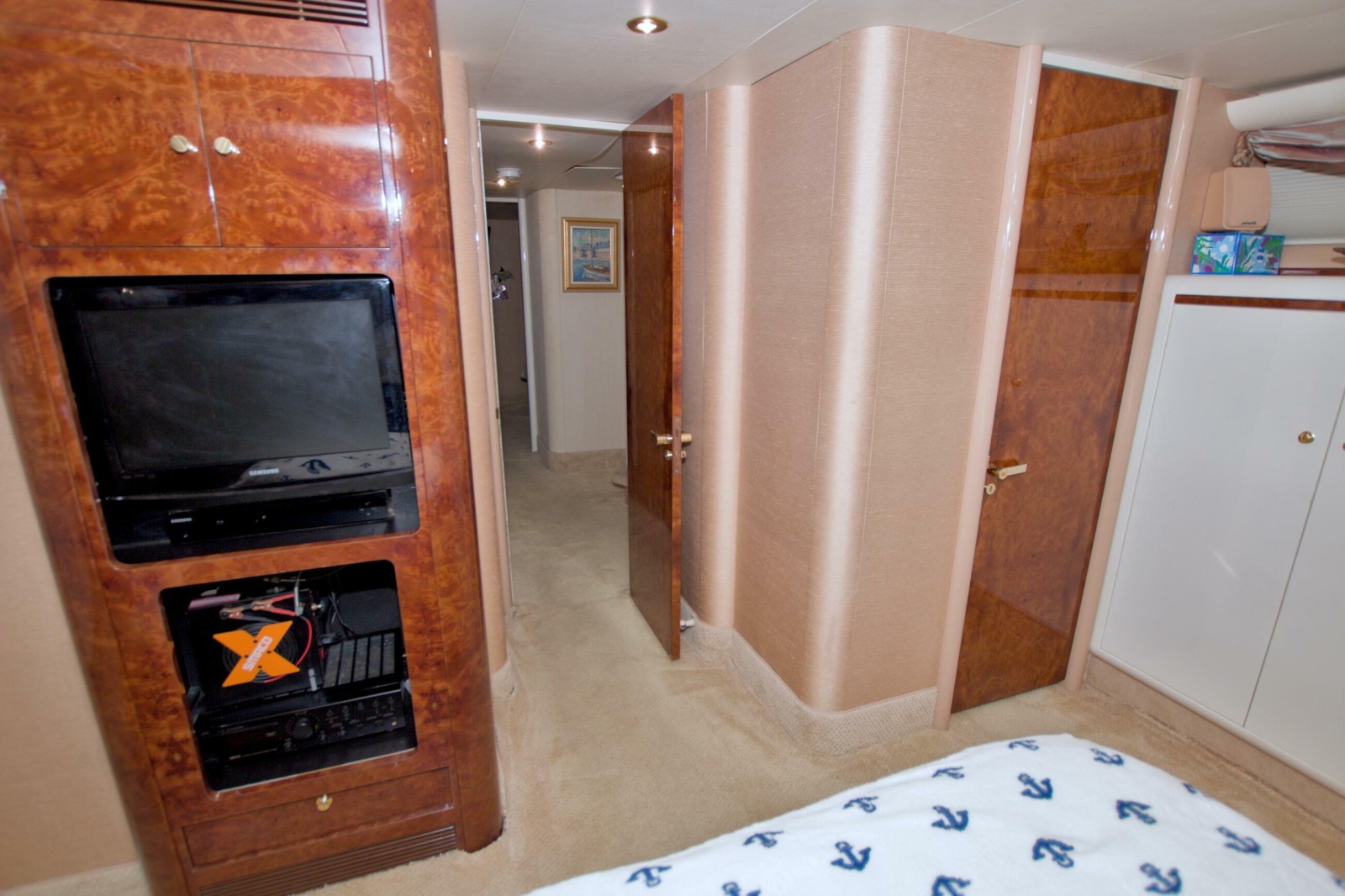 1998 Lazzara Yachts 76 Skylounge Grand Salon