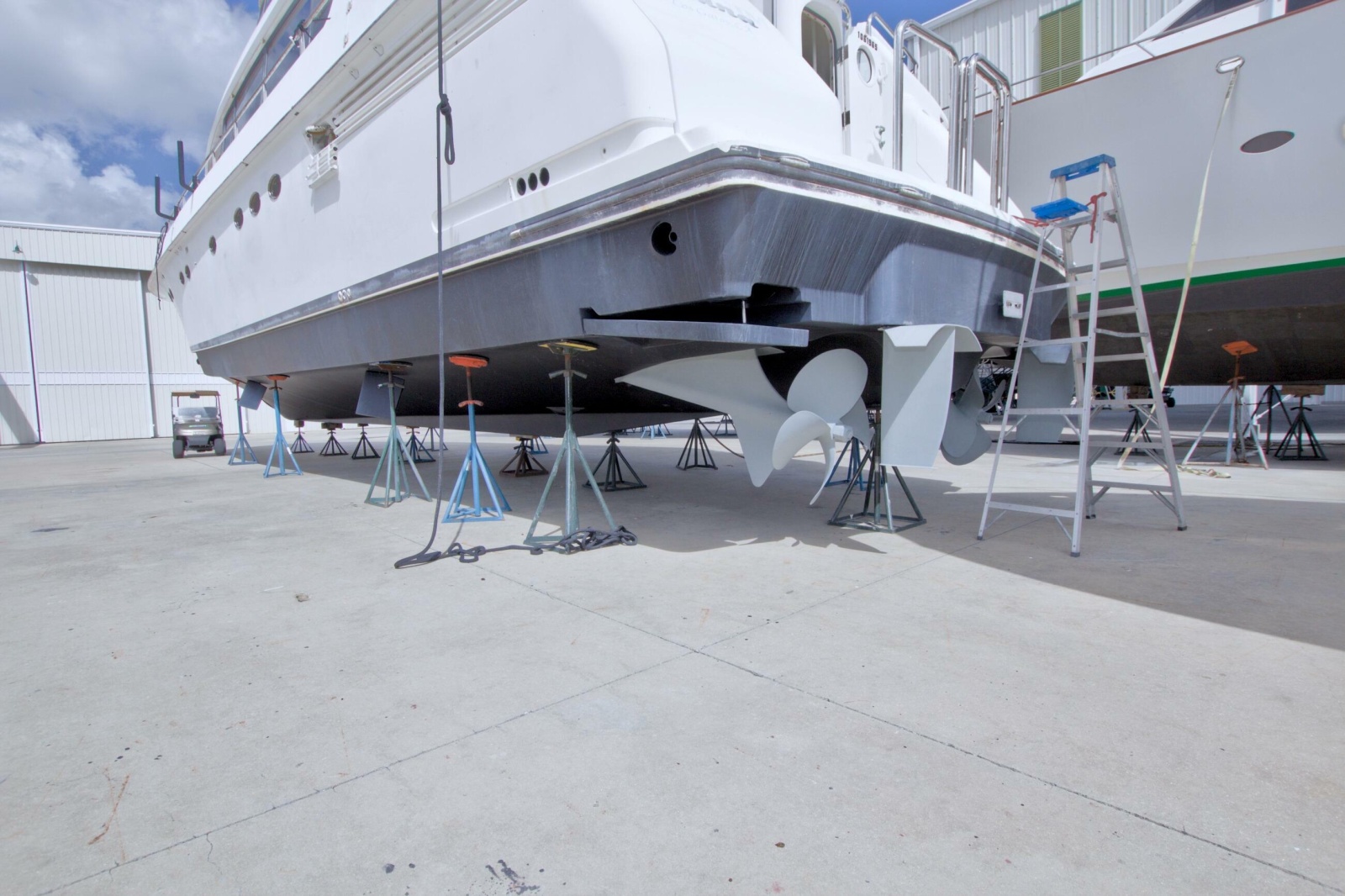 1998 Lazzara Yachts 76 Skylounge Grand Salon