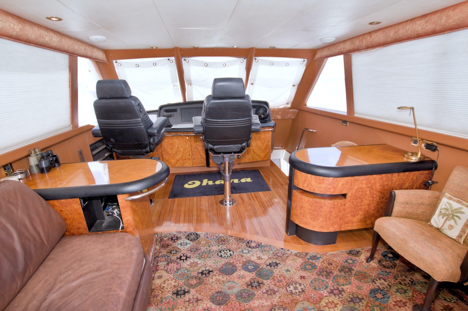 1998 Lazzara Yachts 76 Skylounge Grand Salon