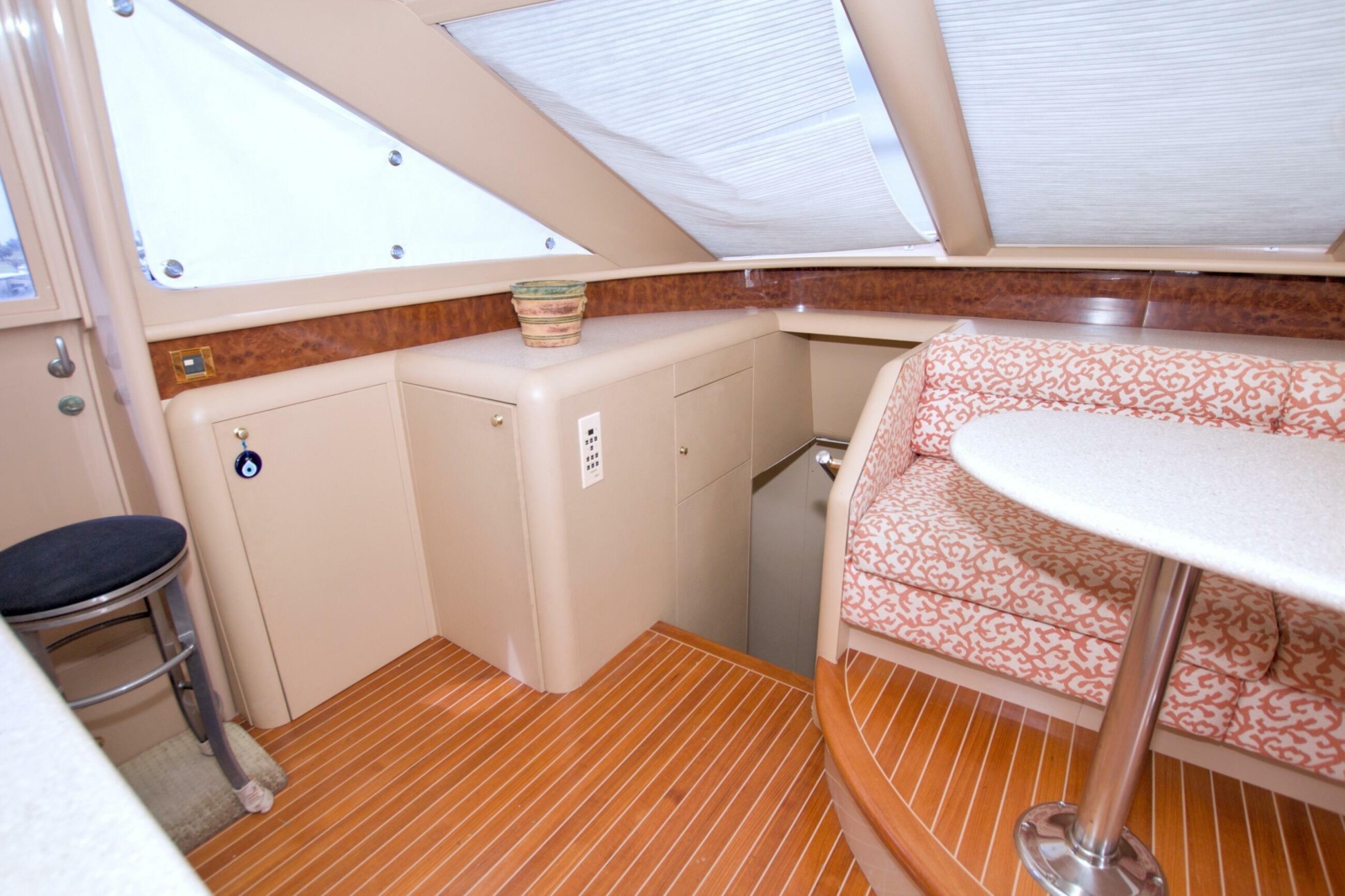 1998 Lazzara Yachts 76 Skylounge Grand Salon