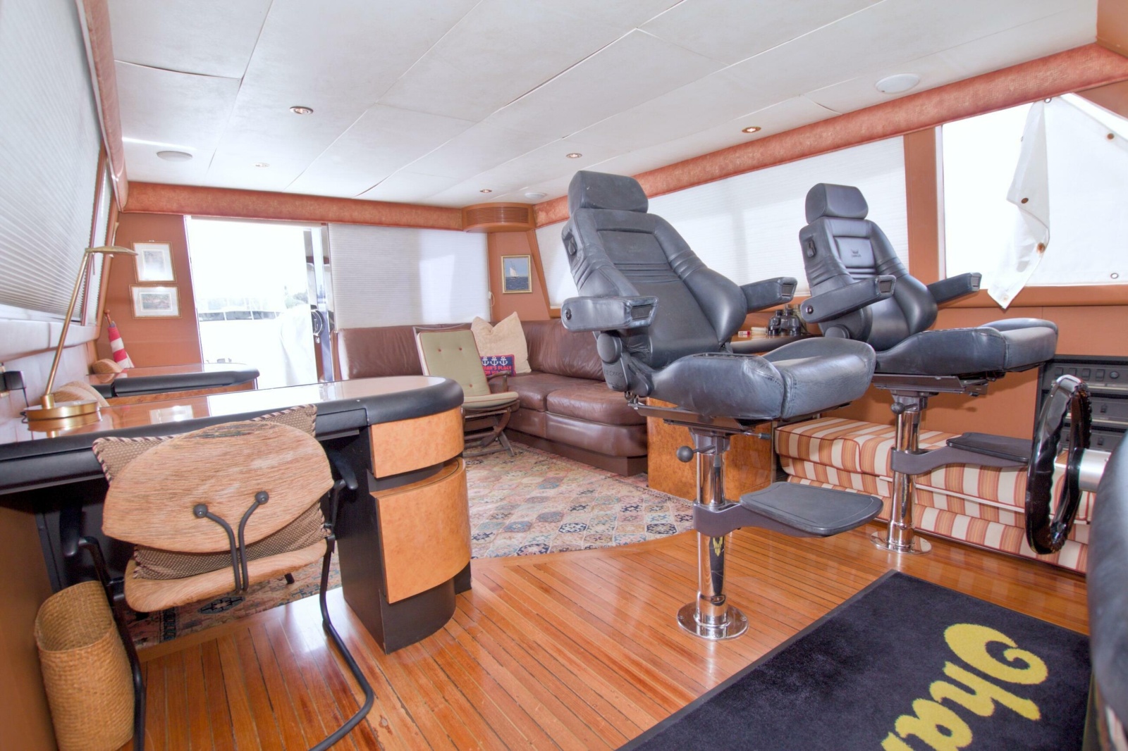 1998 Lazzara Yachts 76 Skylounge Grand Salon