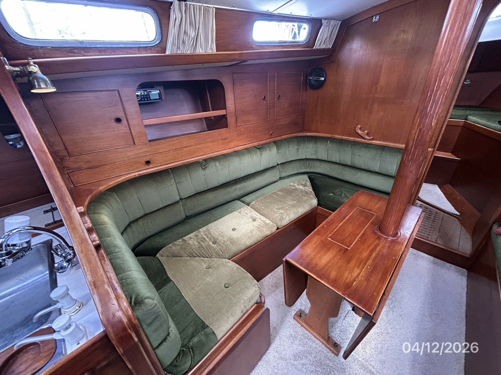 41' Rival salon port seating1
