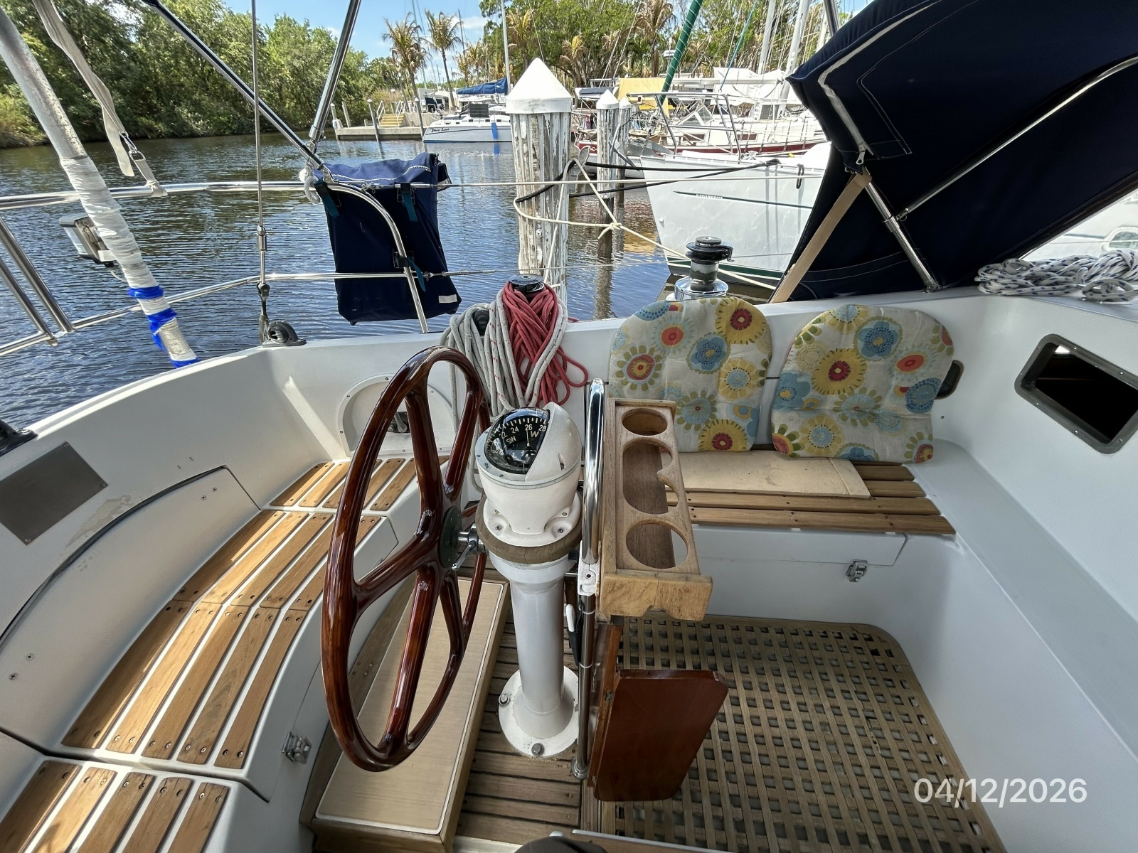 41' Rival cockpit port