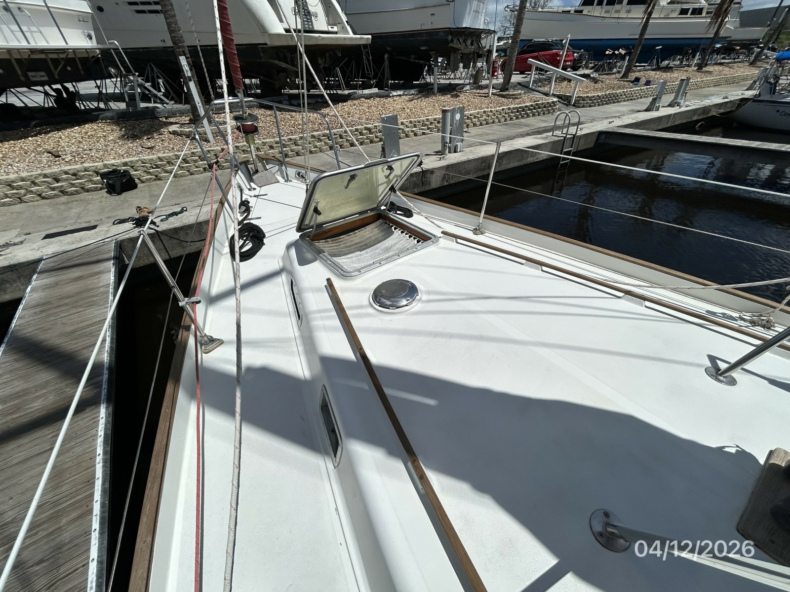 41' Rival foredeck3