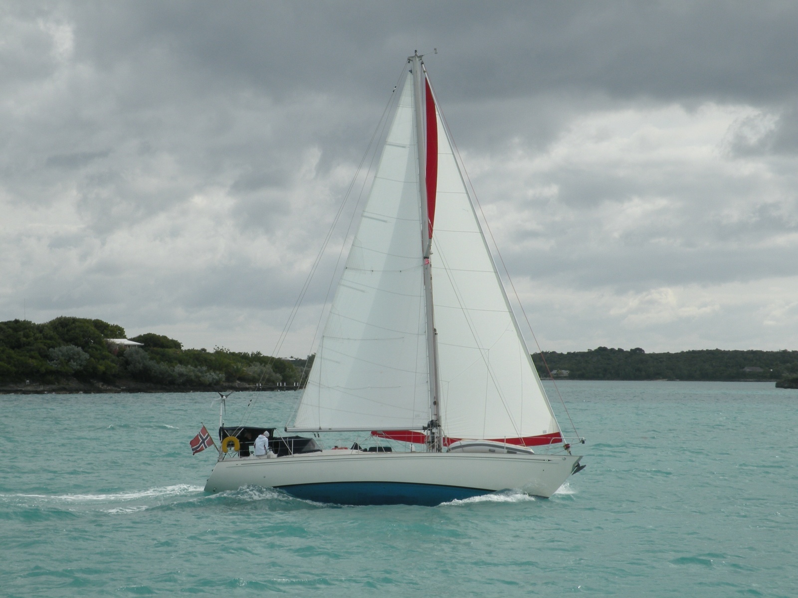 41' Rival under sail2