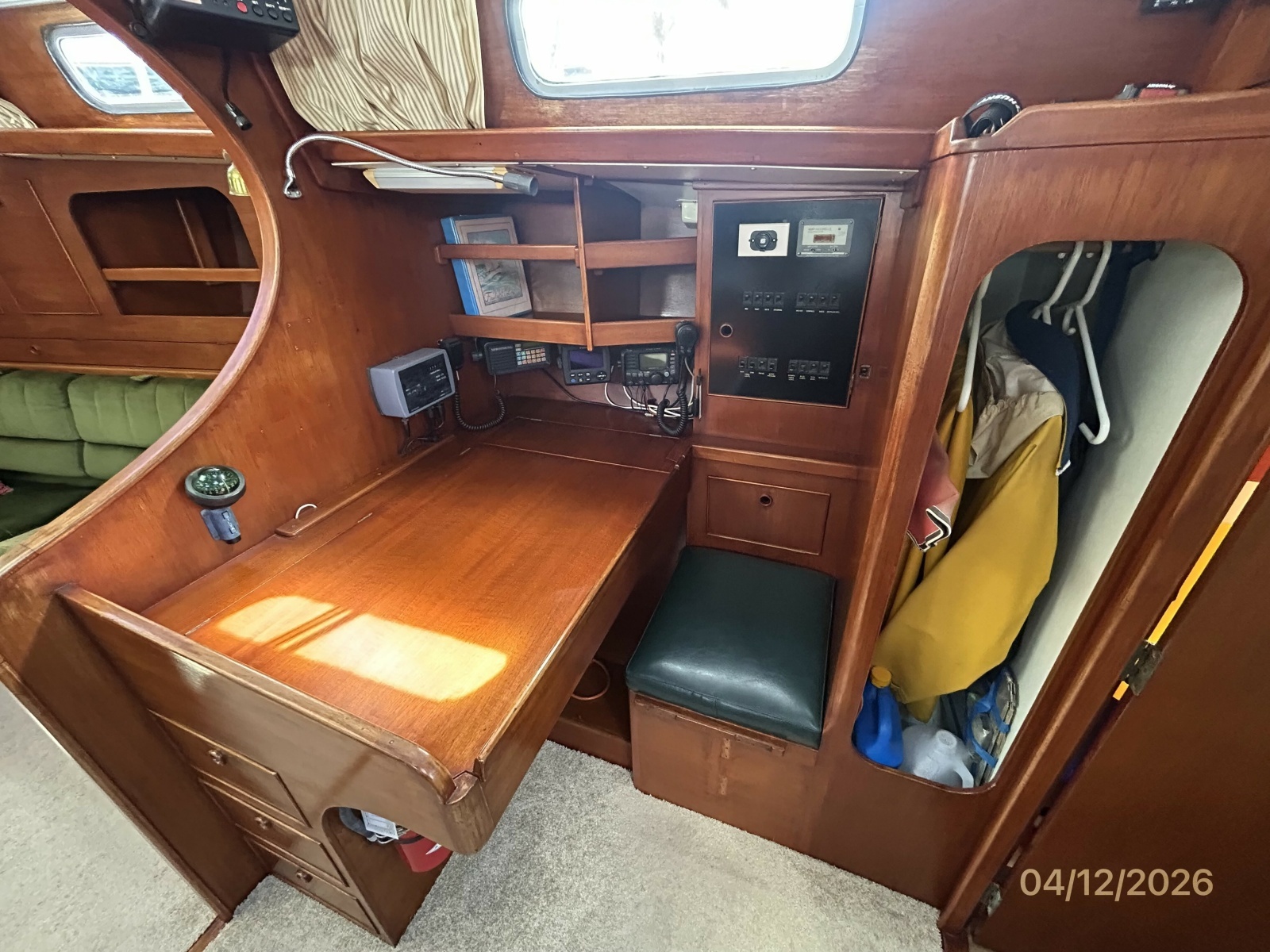 41' Rival nav station2