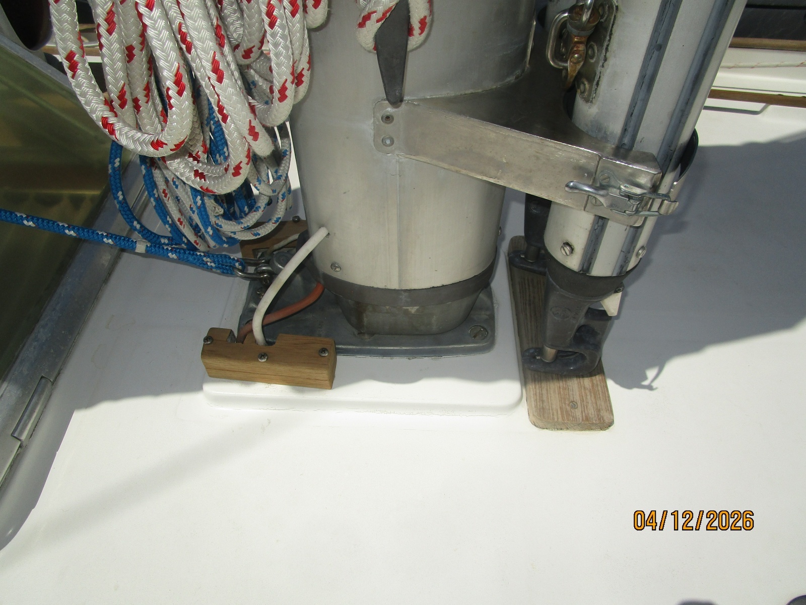 41' Rival mast base1