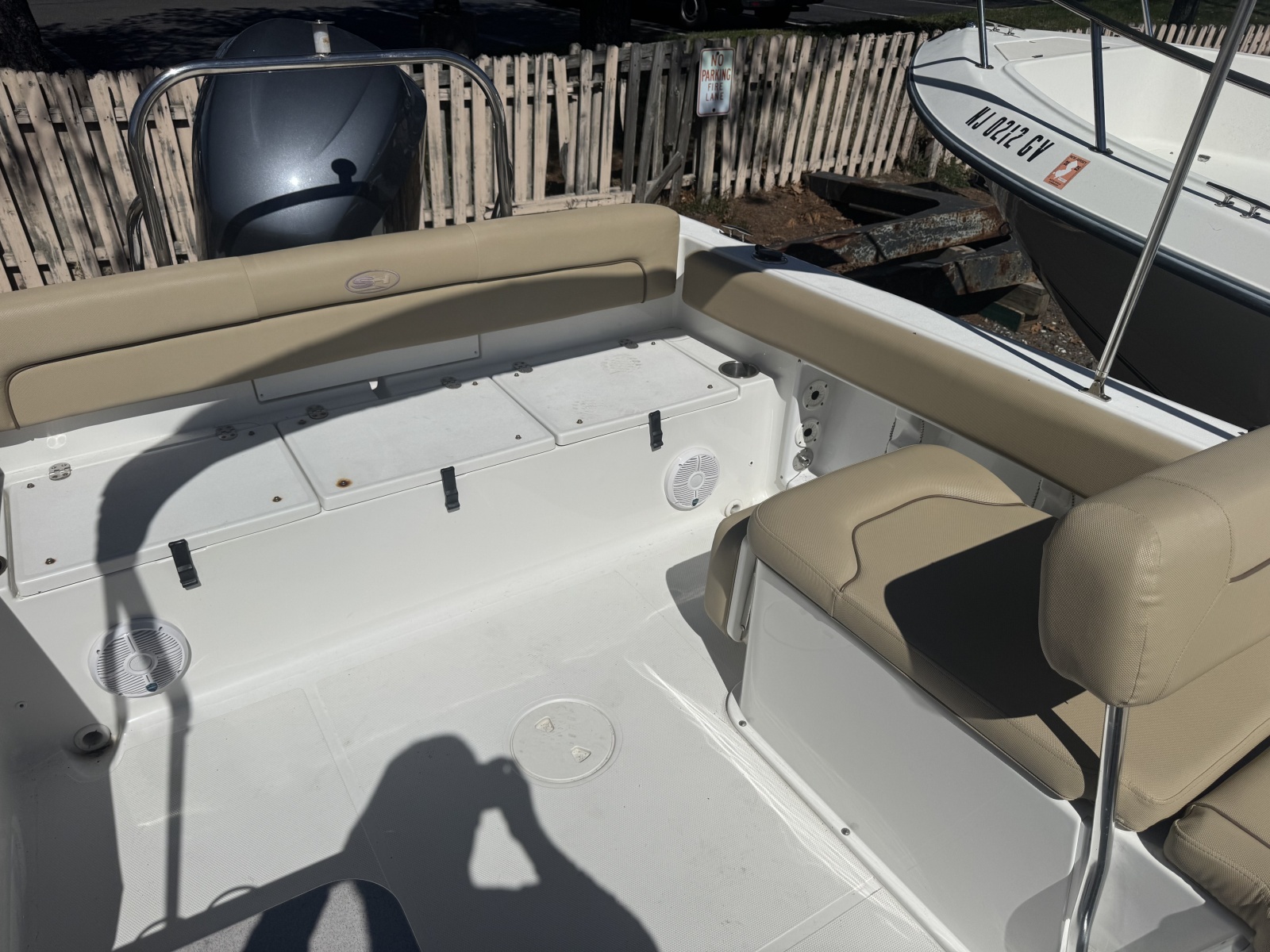 23' 2013 Sea Hunt Escape 234 LE