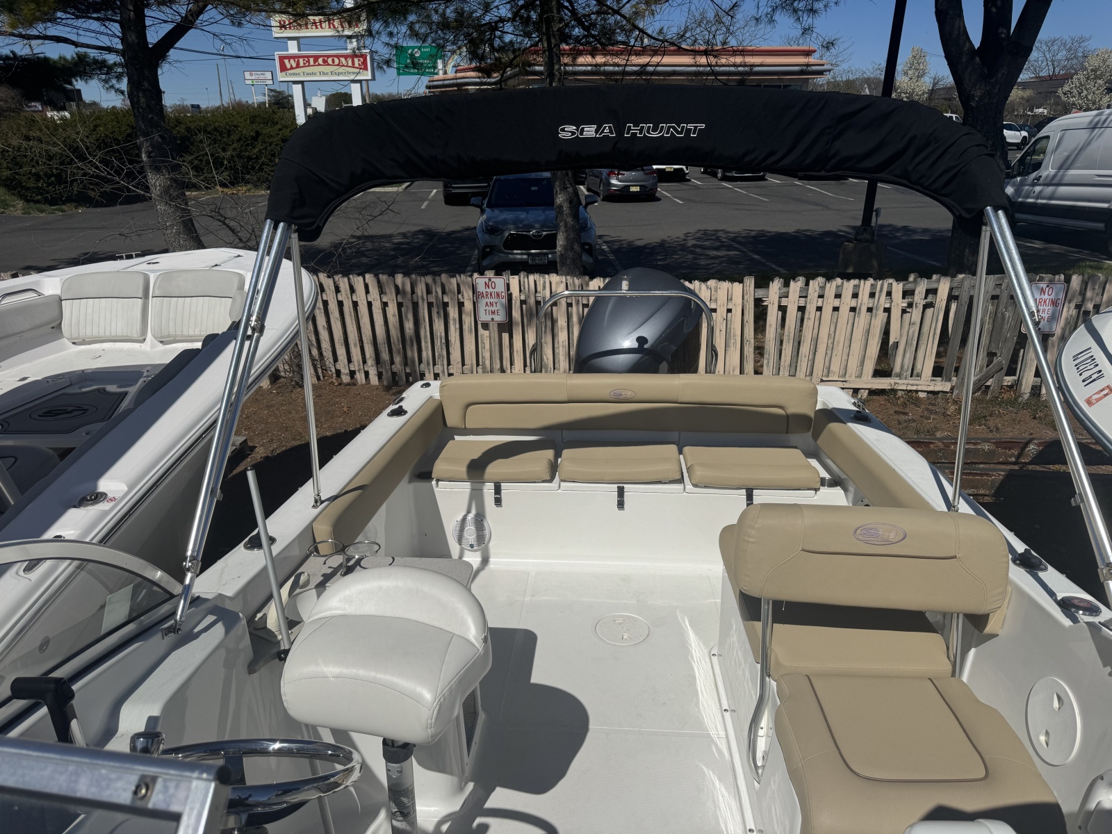 23' 2013 Sea Hunt Escape 234 LE