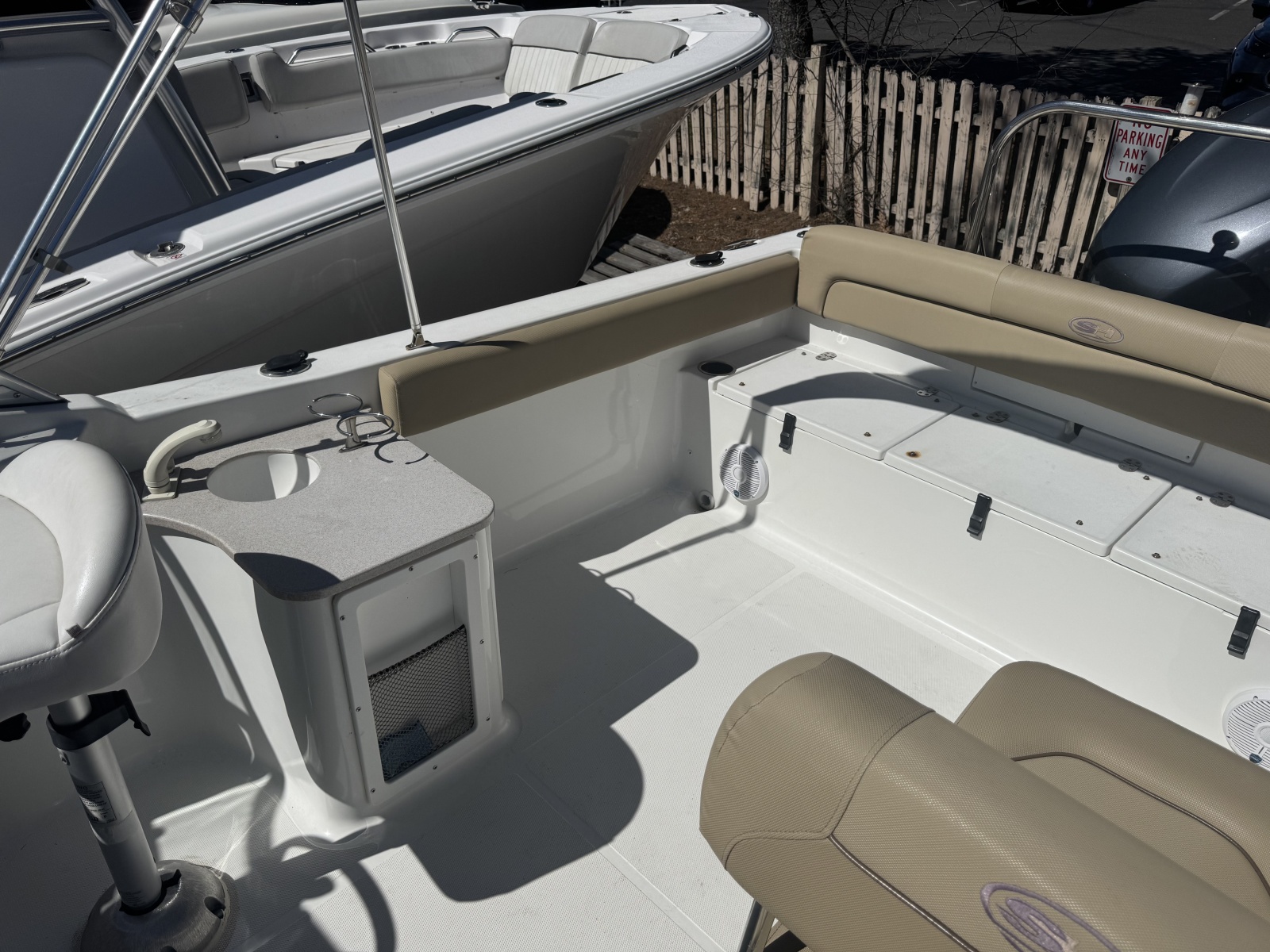 23' 2013 Sea Hunt Escape 234 LE