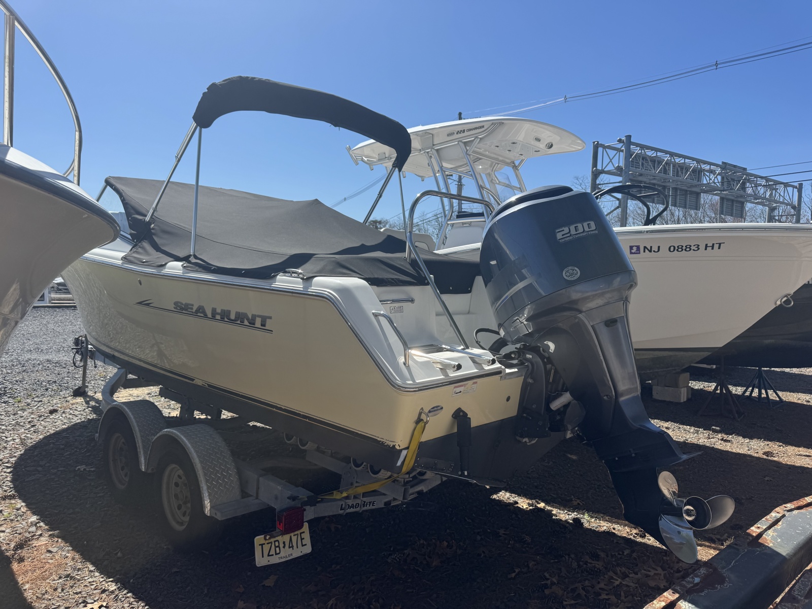 23' 2013 Sea Hunt Escape 234 LE