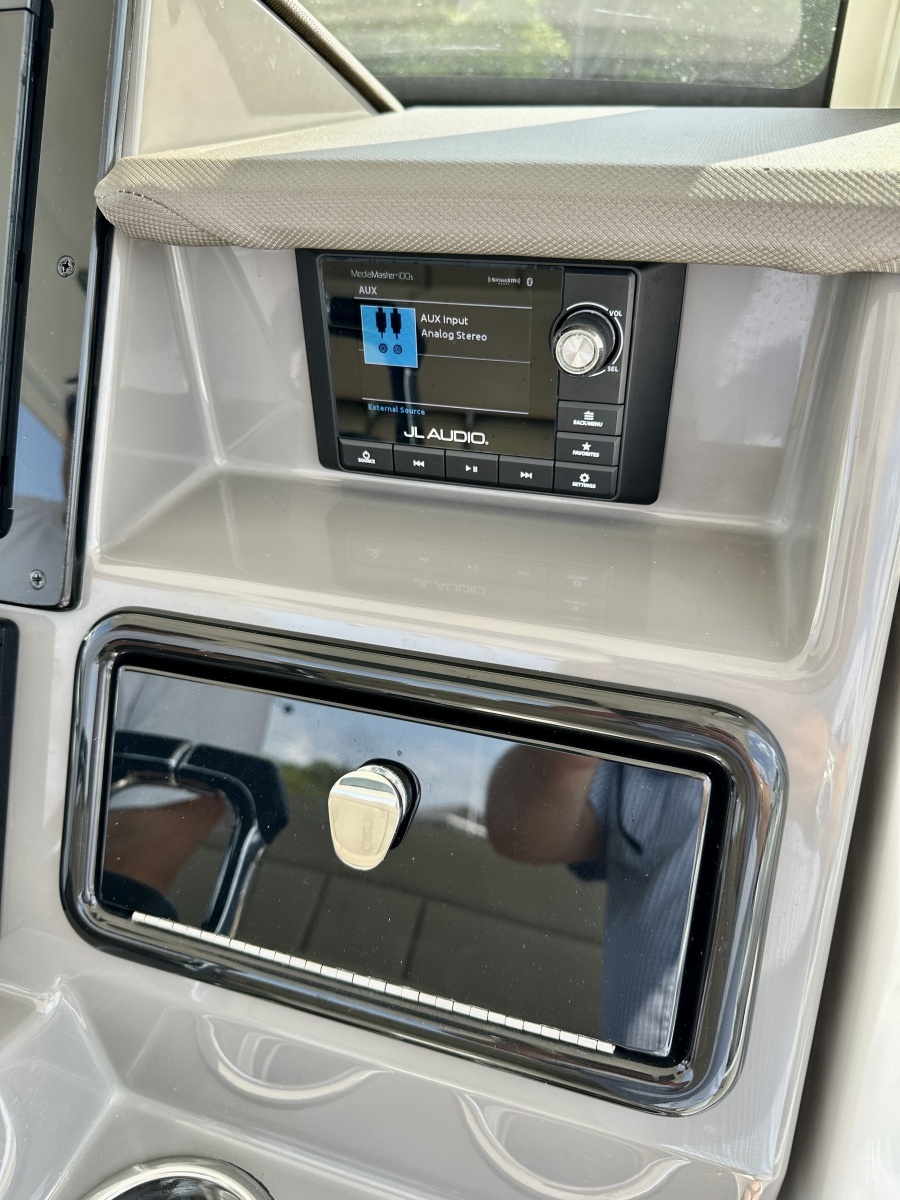 PURSUIT 28 S288 - Helm