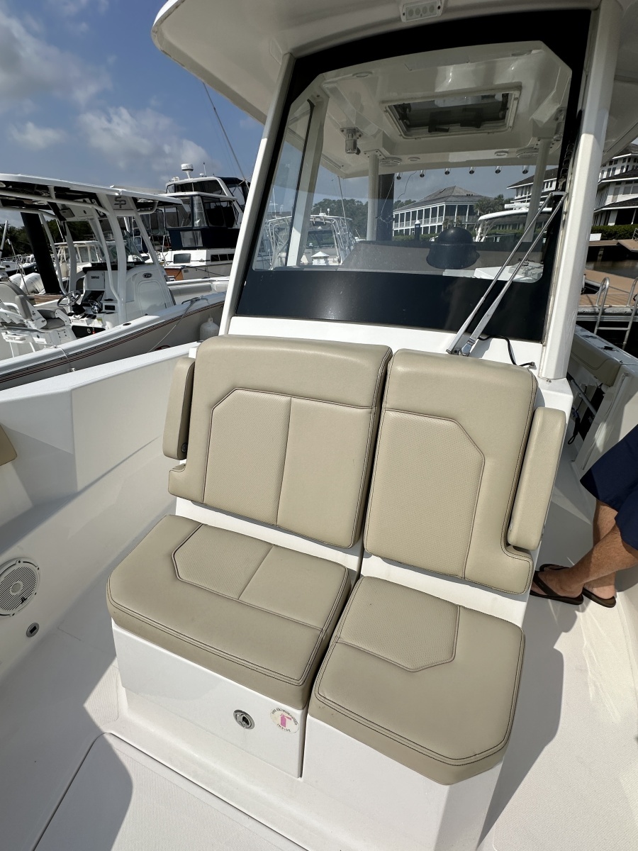 PURSUIT 28 S288 - Exterior Bow Seating