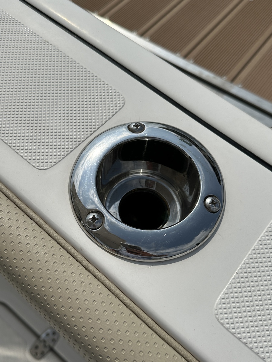 PURSUIT 28 S288 - Rod Holder