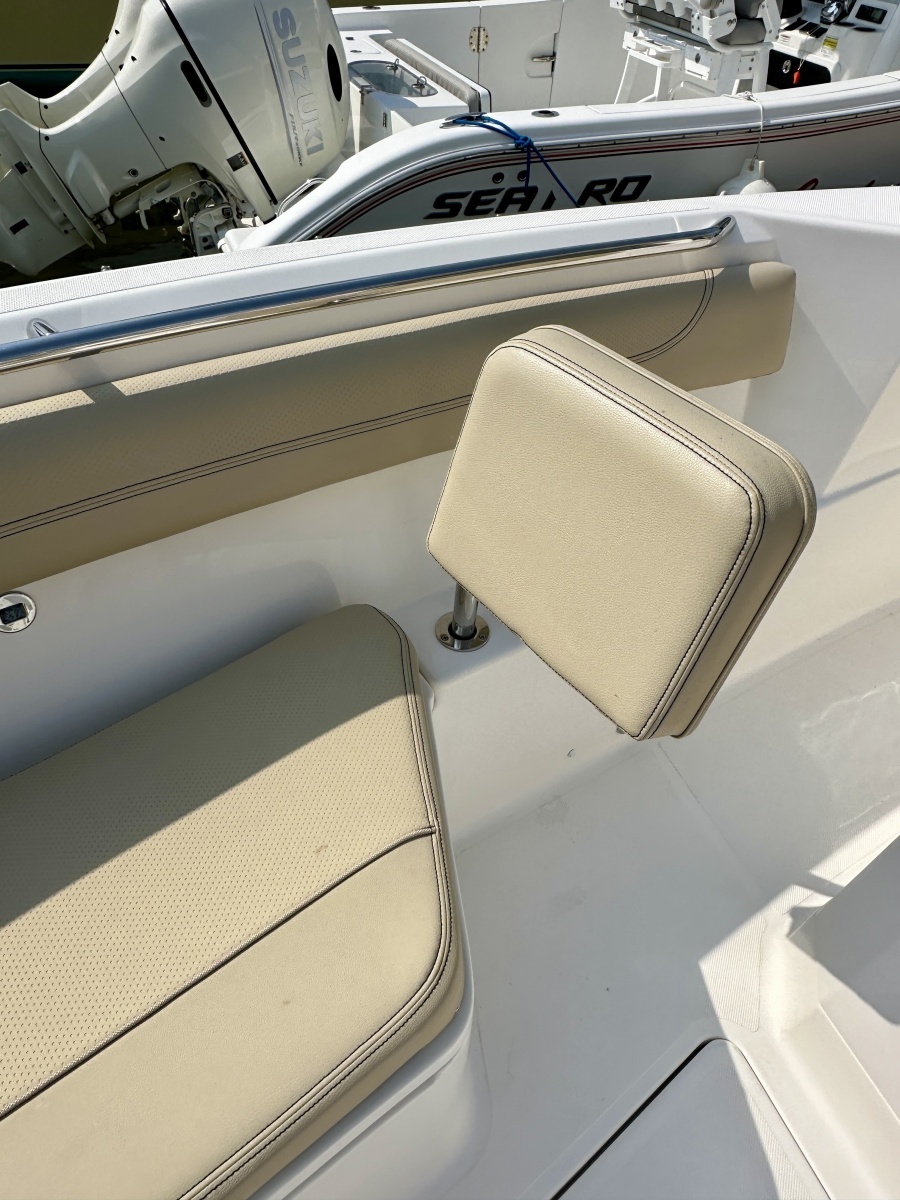 PURSUIT 28 S288 - Exterior Bow Seating
