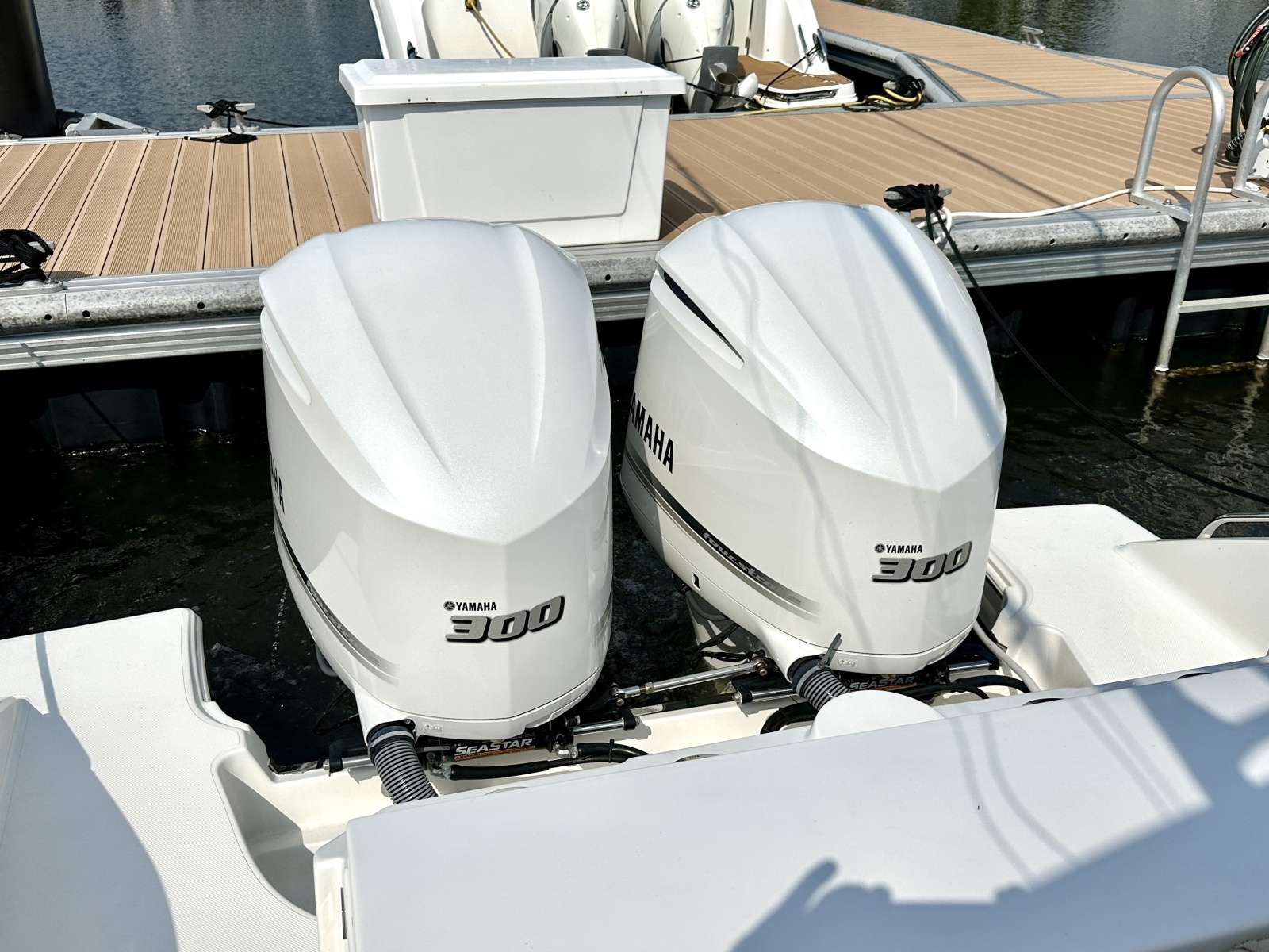 PURSUIT 28 S288 - Engines