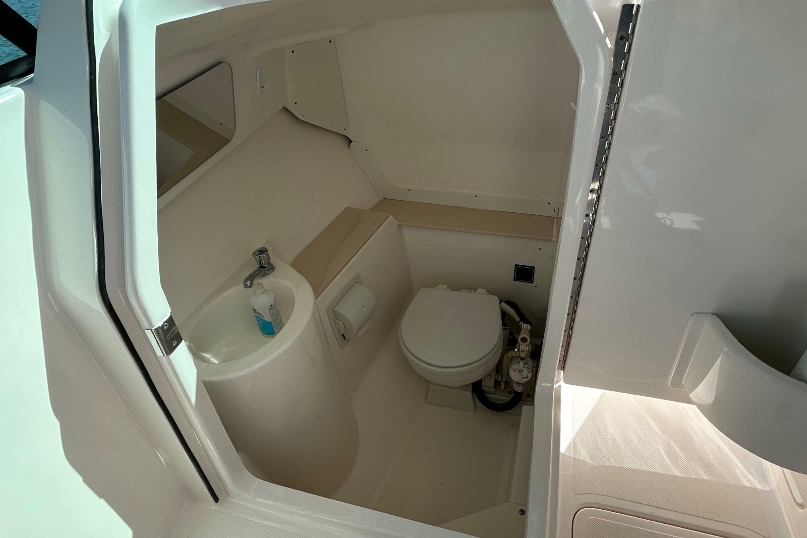 26' 2016 Pursuit DC 265 Dual Console