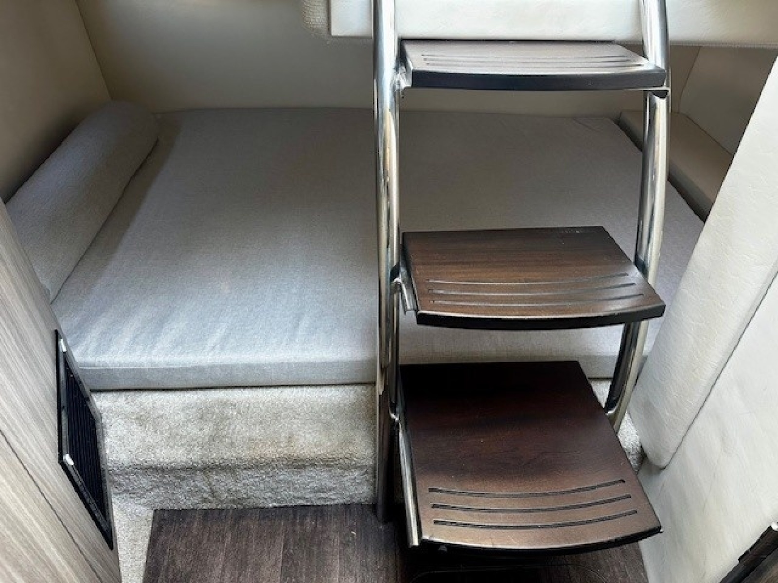 26ft Regal Yacht For Sale