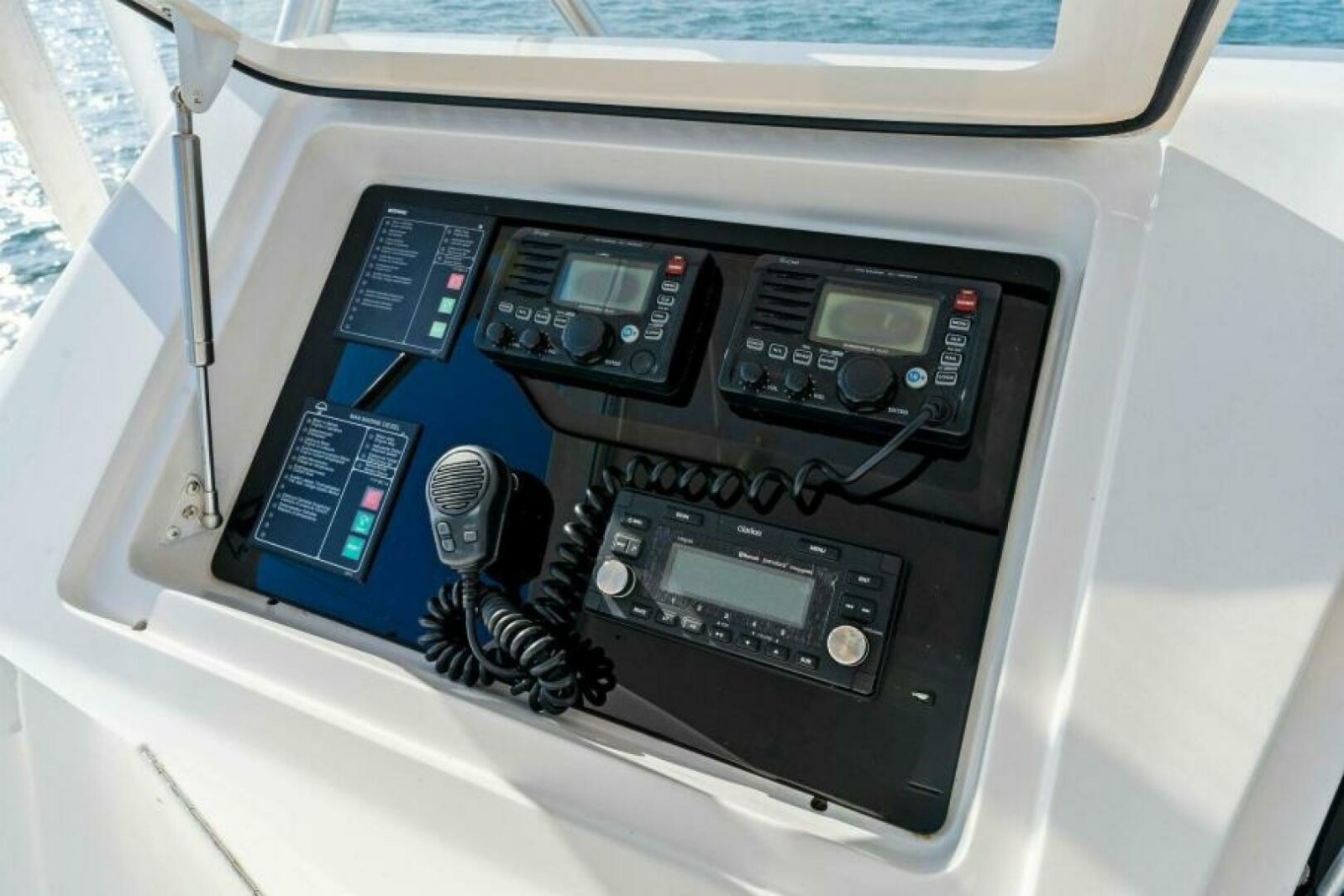 48' 2003 Viking 48 Convertible