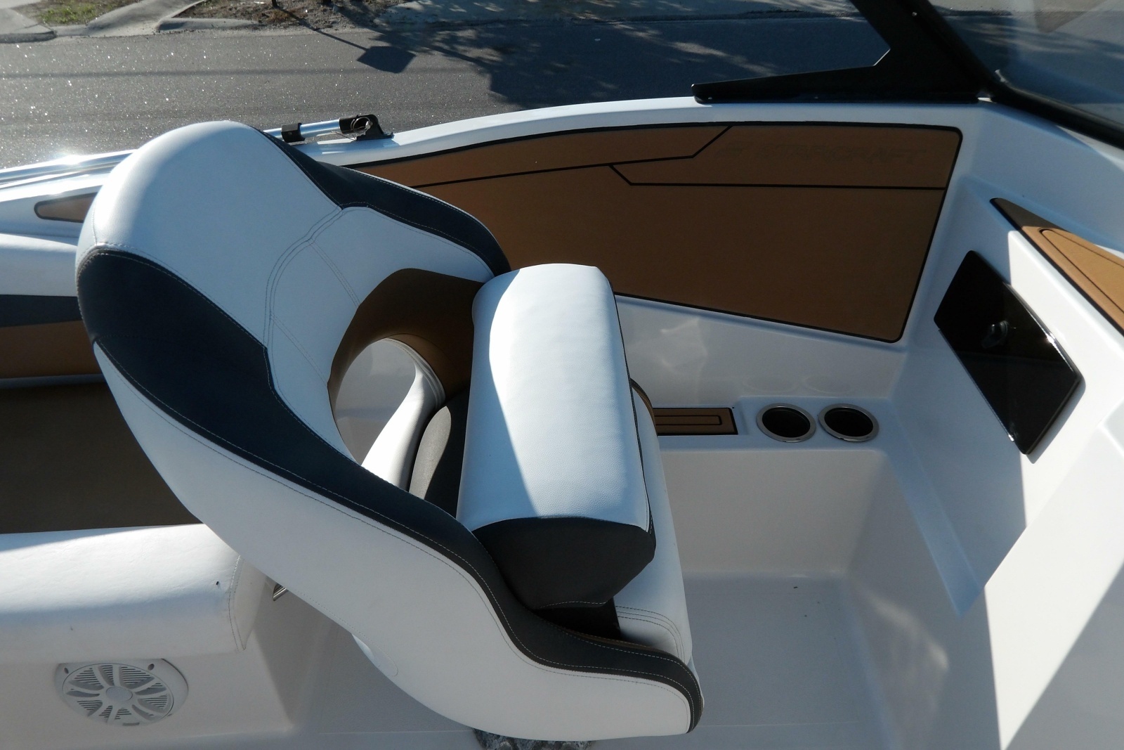 19ft Starcraft Yacht For Sale