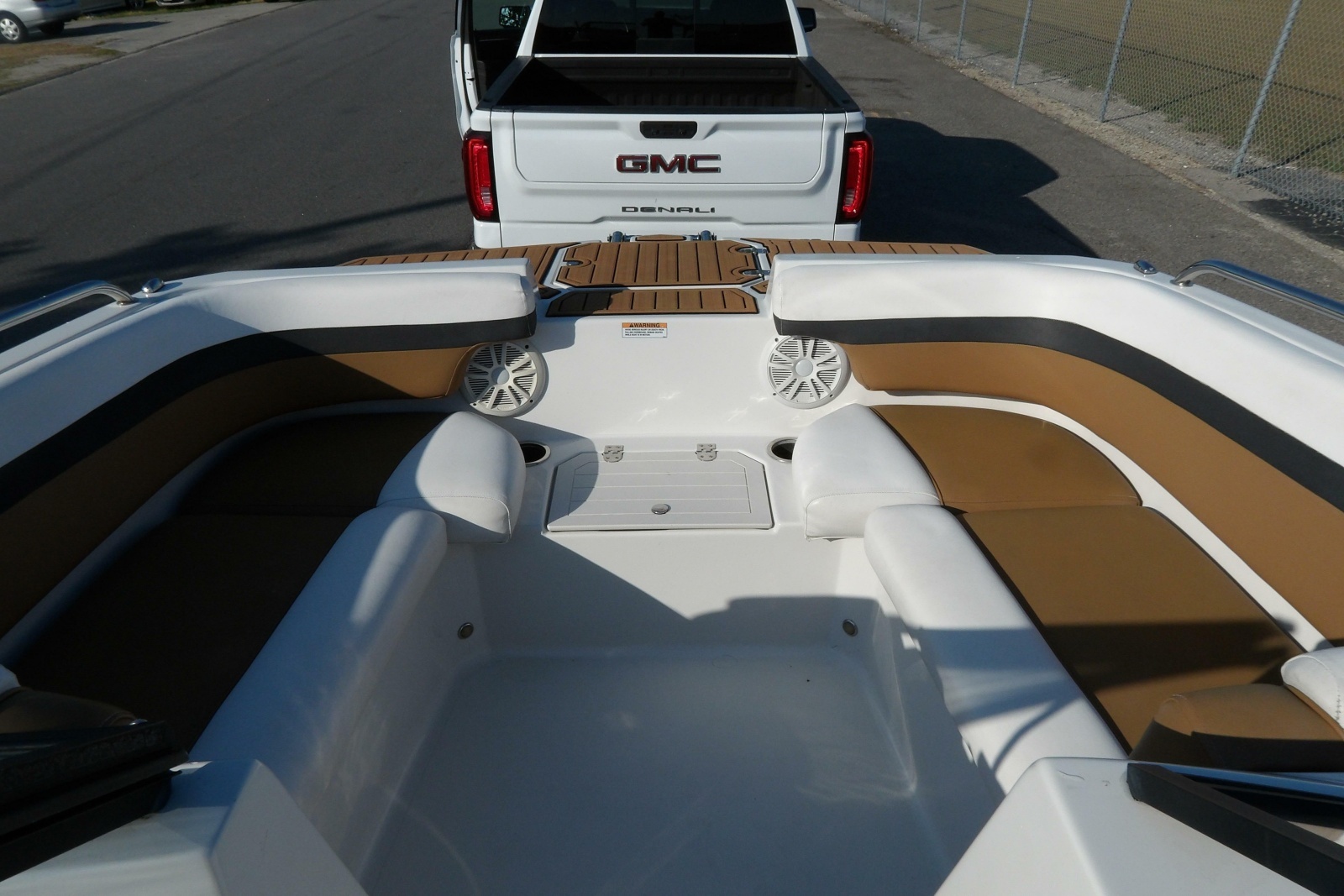 19ft Starcraft Yacht For Sale