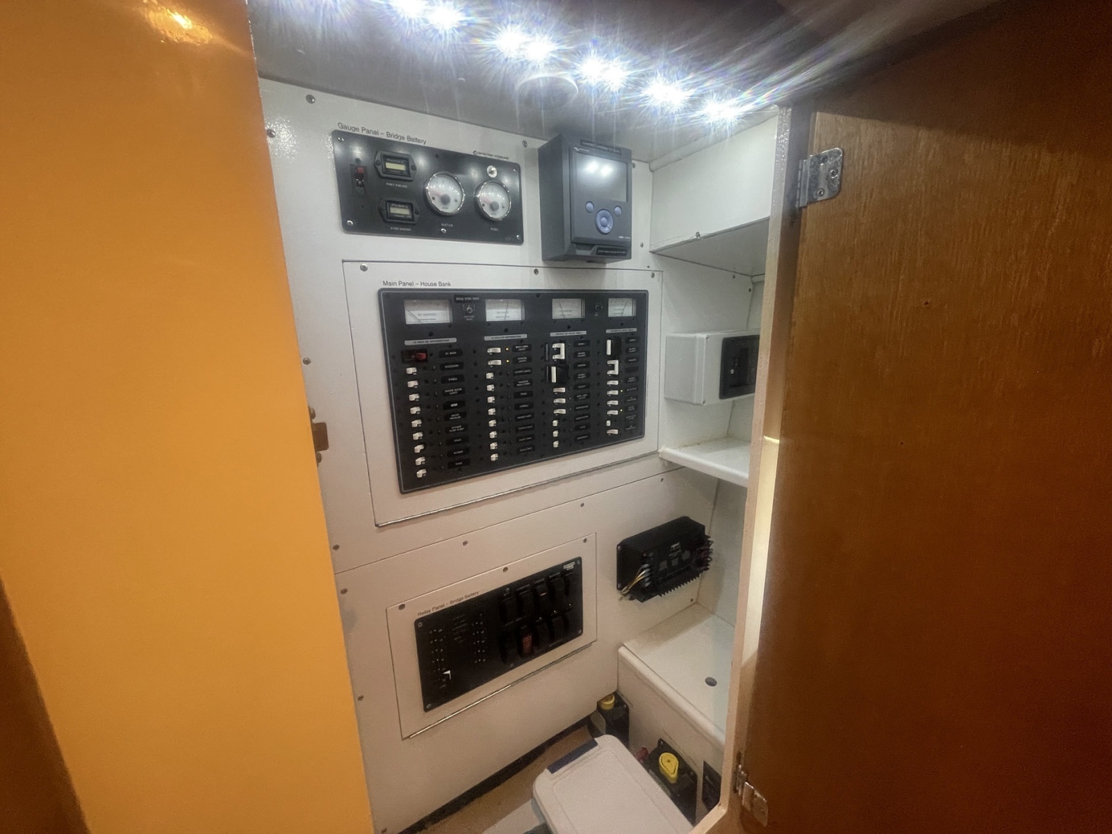 Dolphin II 34ft Hatteras Yacht For Sale