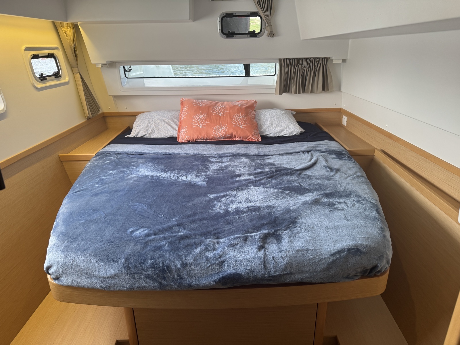 Moonlight Lady 42ft Lagoon Yacht For Sale