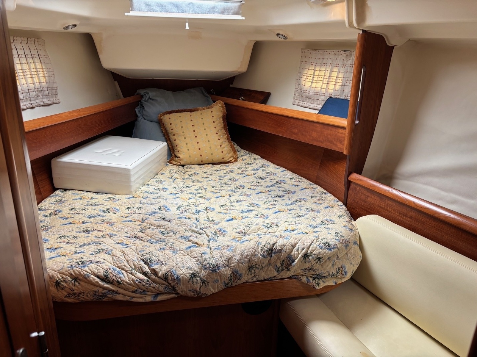 Sola Stella 43ft Jeanneau Yacht For Sale