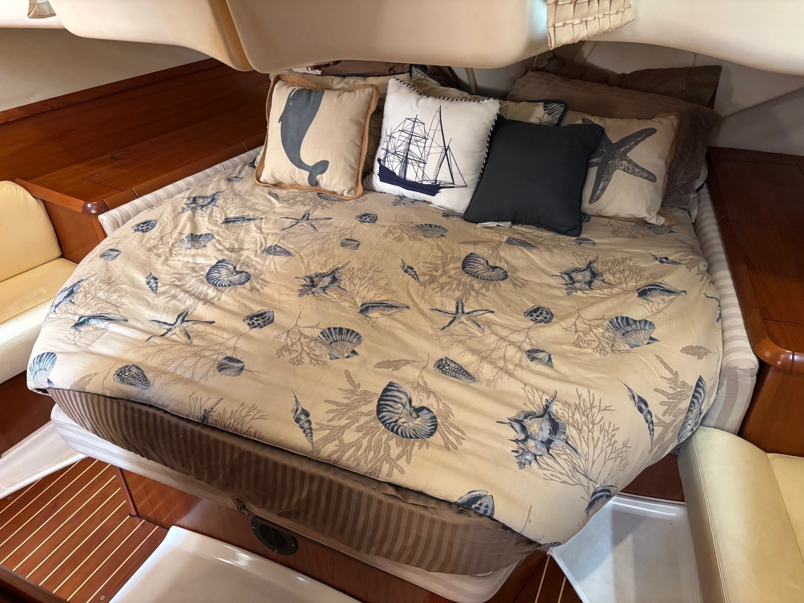 Sola Stella 43ft Jeanneau Yacht For Sale