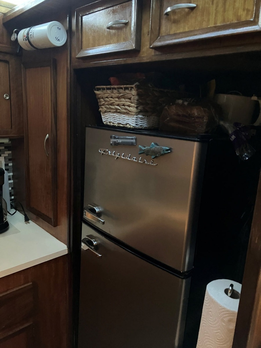 SERENITY 38ft Hatteras Yacht For Sale