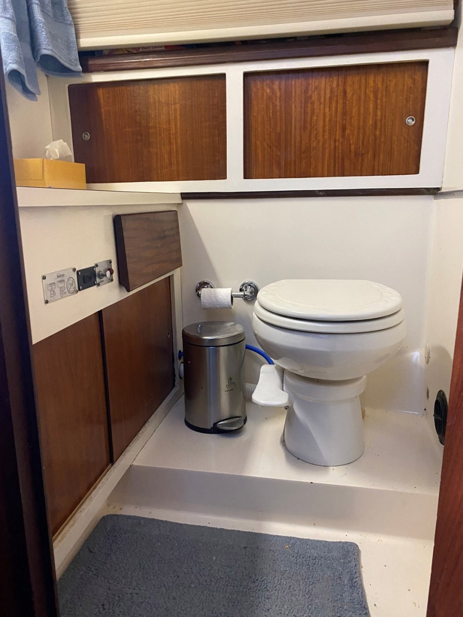 SERENITY 38ft Hatteras Yacht For Sale