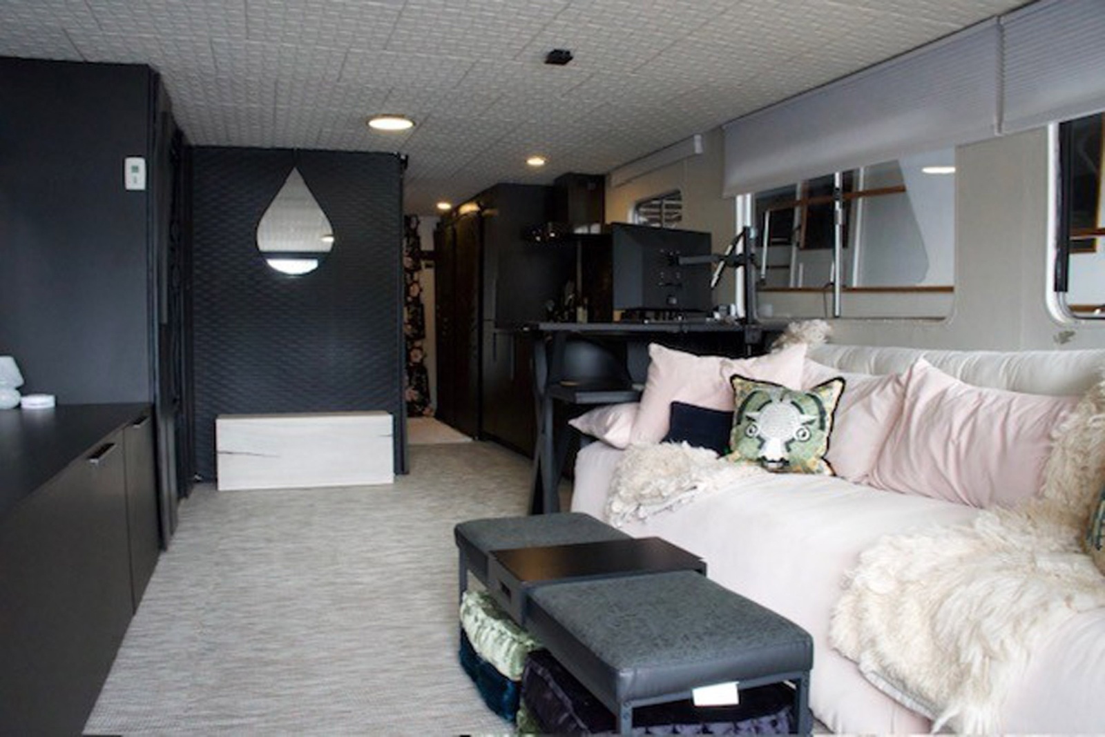 1985 Three Buoys Houseboat