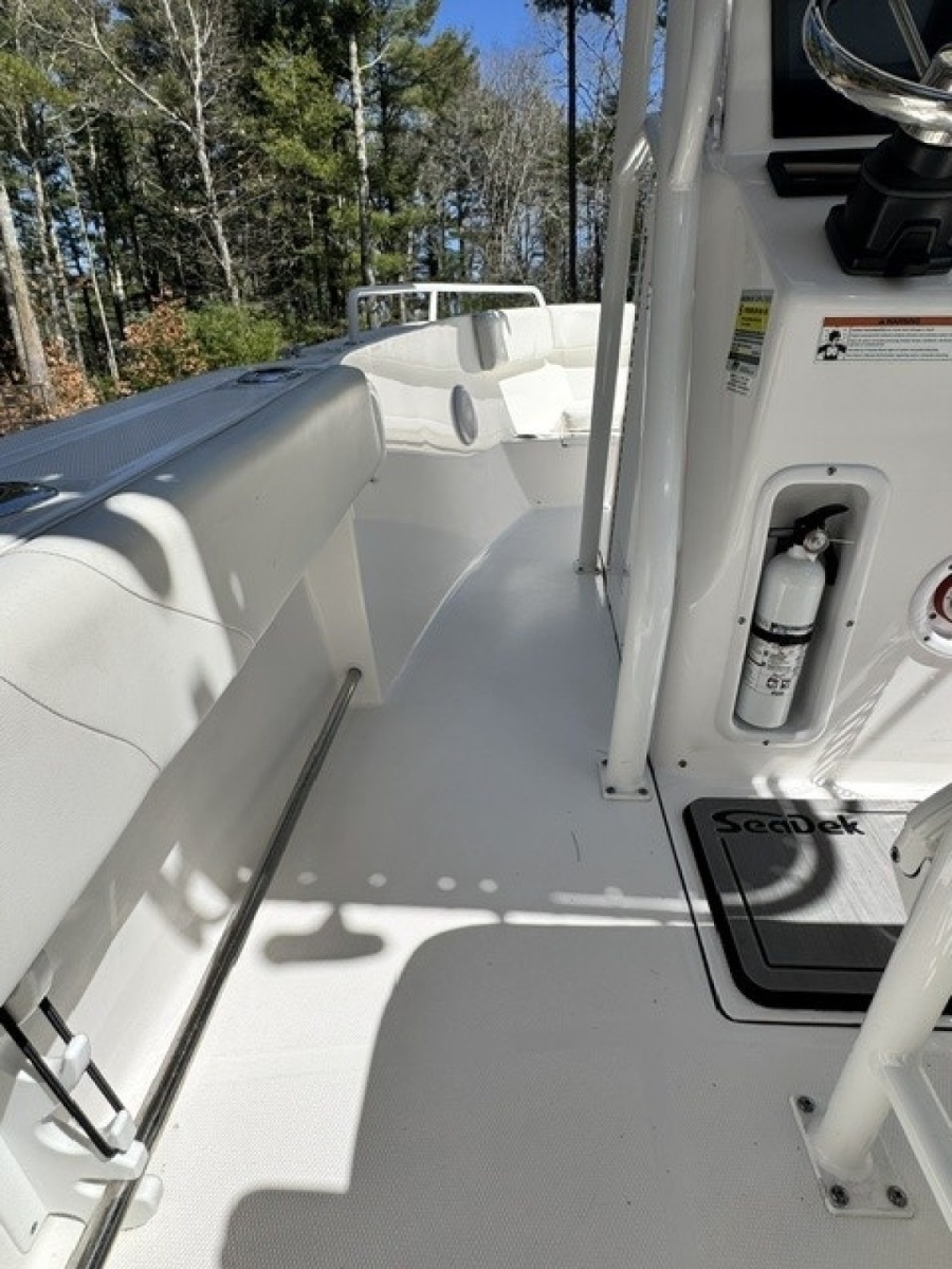 21' 2021 Edgewater 208 CC