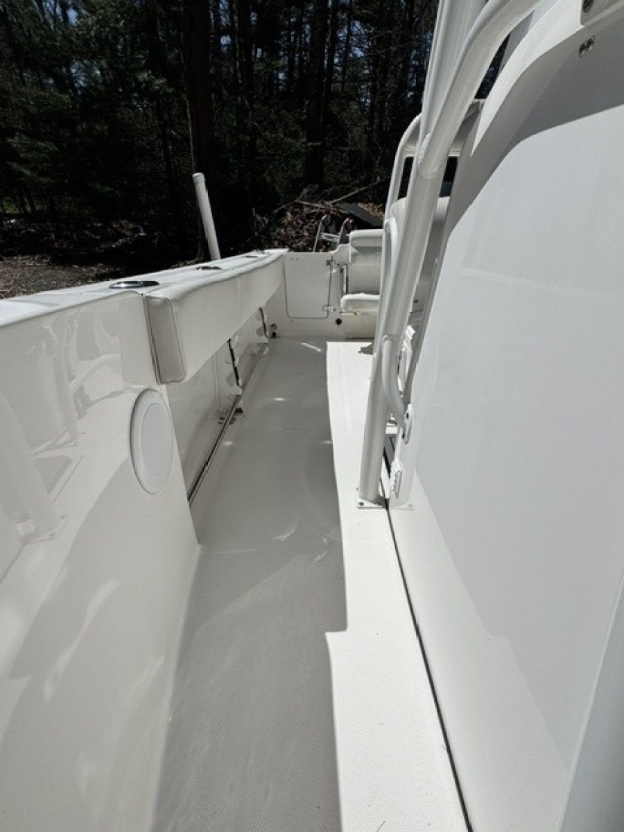 21' 2021 Edgewater 208 CC