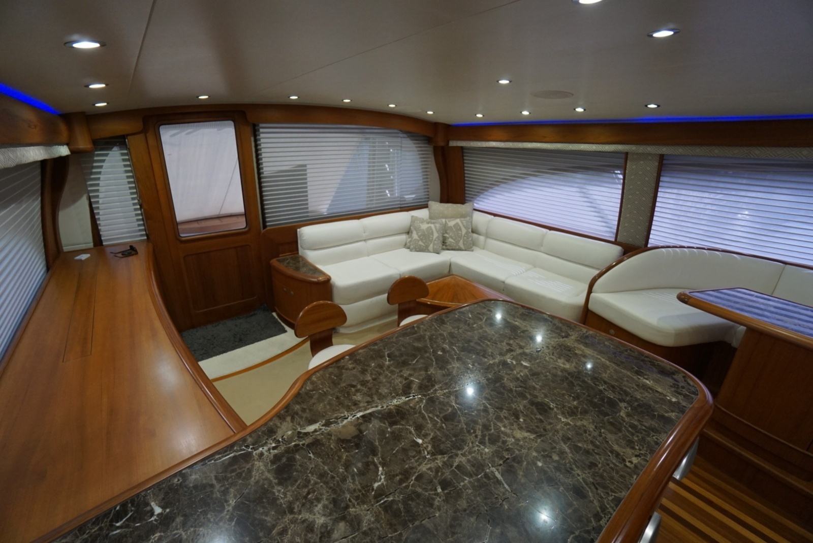 Salon | Galley